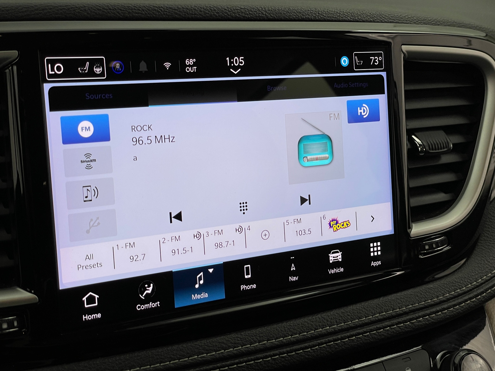 Thumbnail: 2024 Chrysler Pacifica - 3