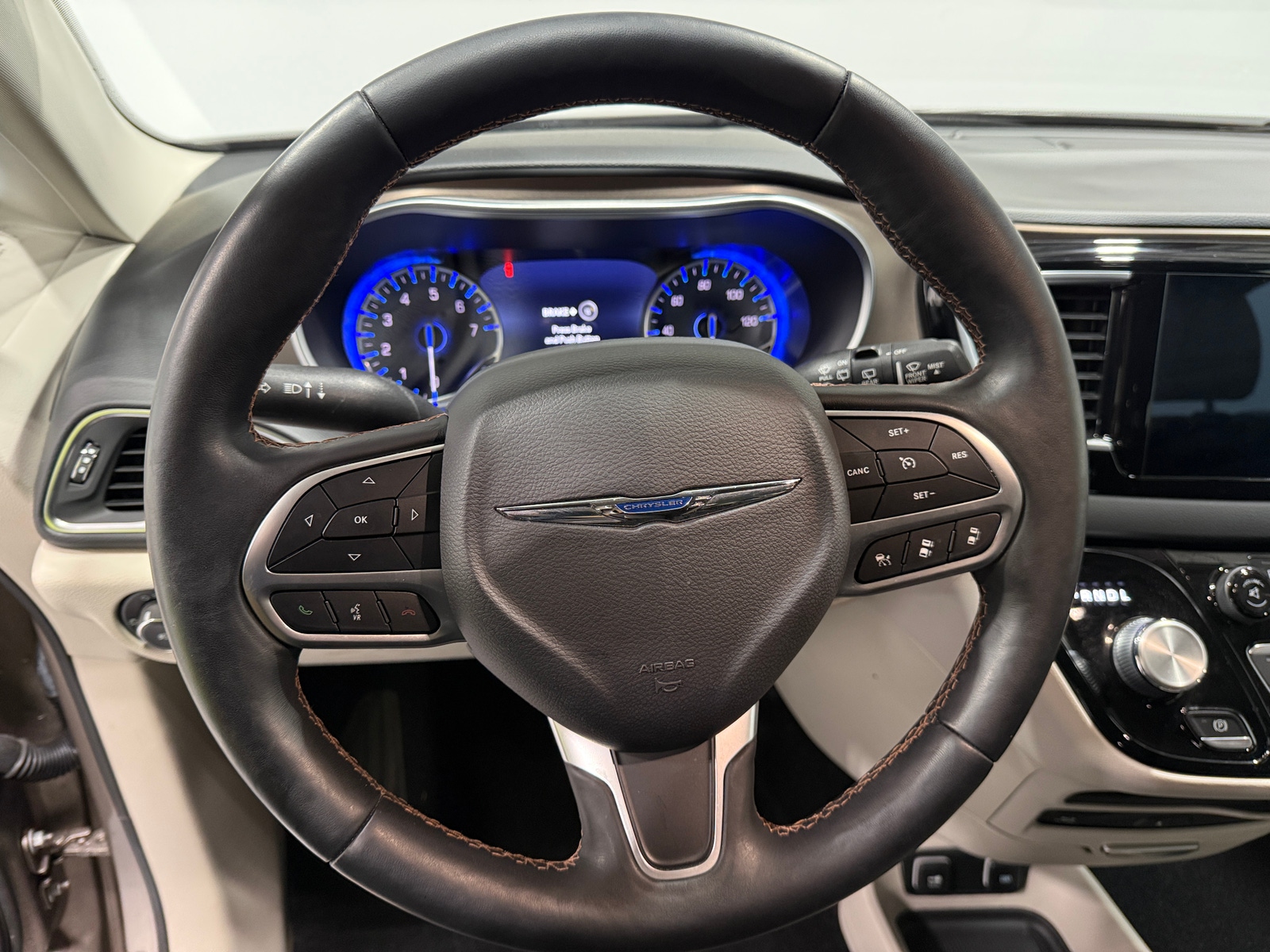 Thumbnail: 2017 Chrysler Pacifica - 4