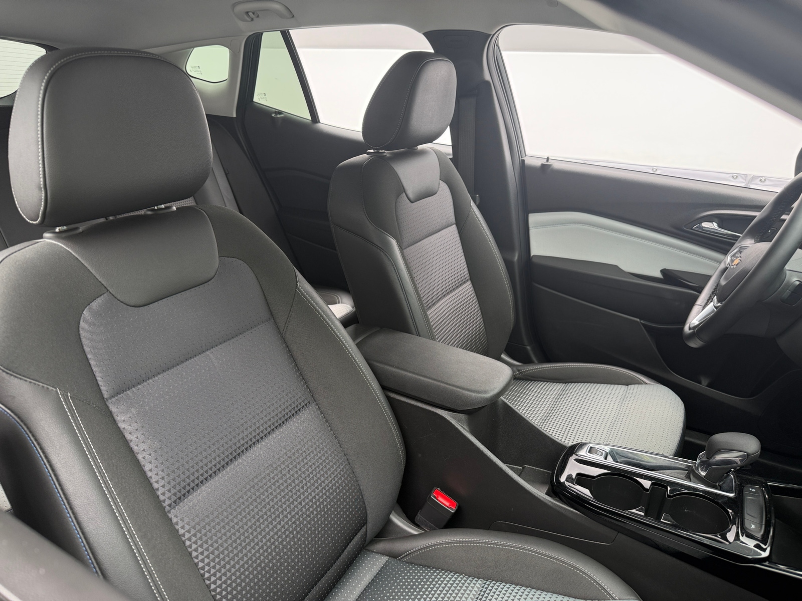 Thumbnail: 2025 Chevrolet Trax - 2