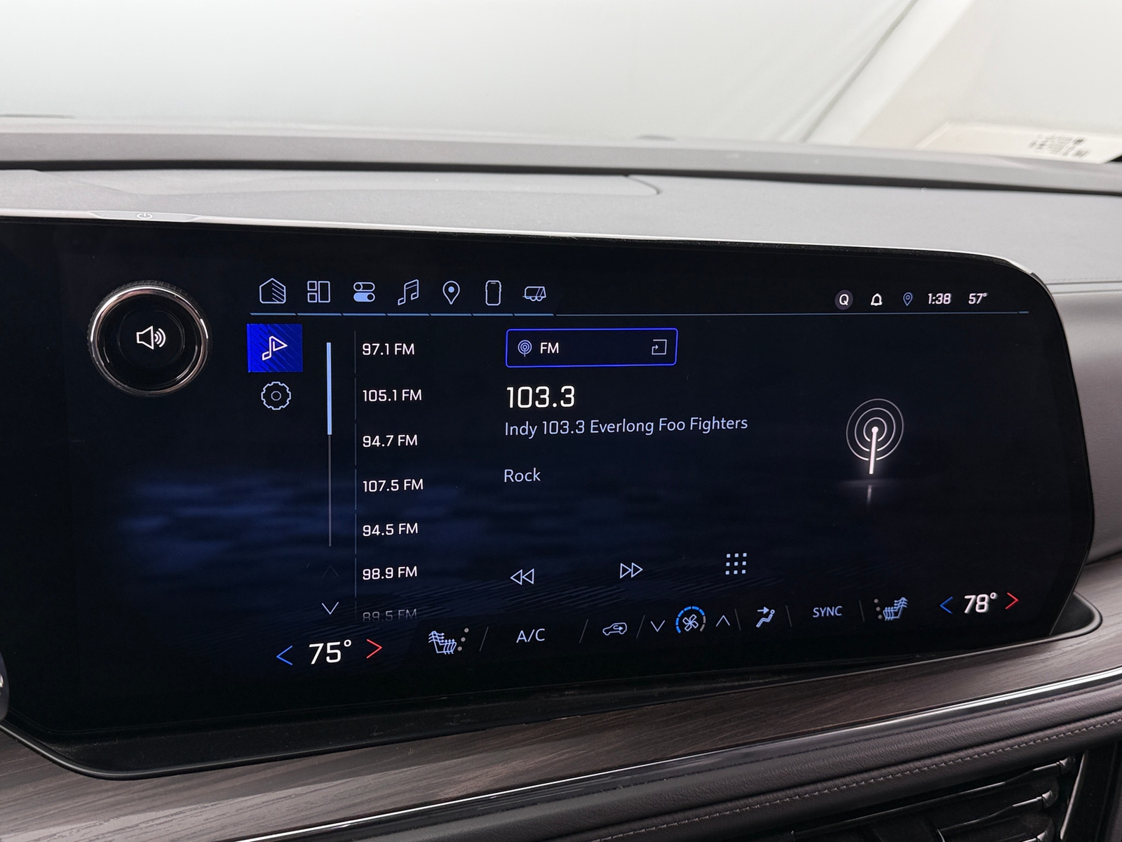 Thumbnail: 2025 Chevrolet Suburban - 3