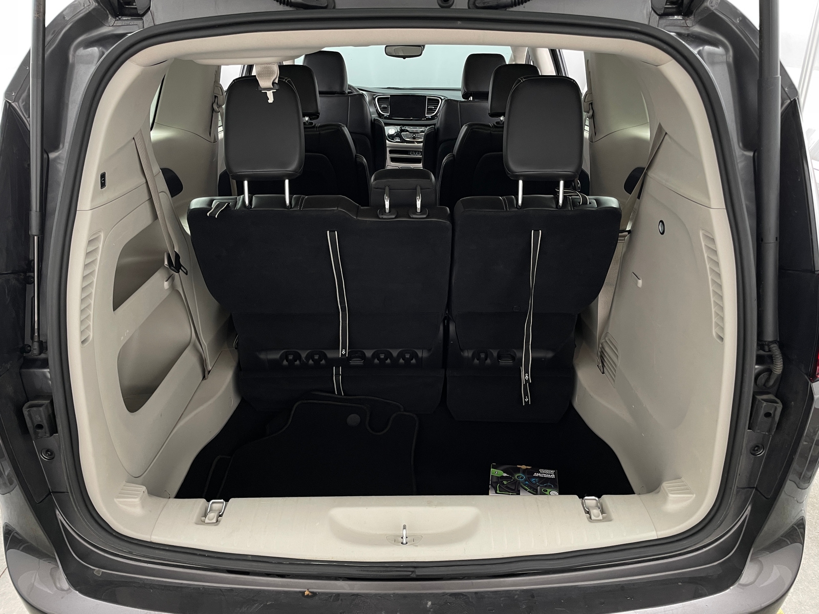 Thumbnail: 2023 Chrysler Pacifica - 6