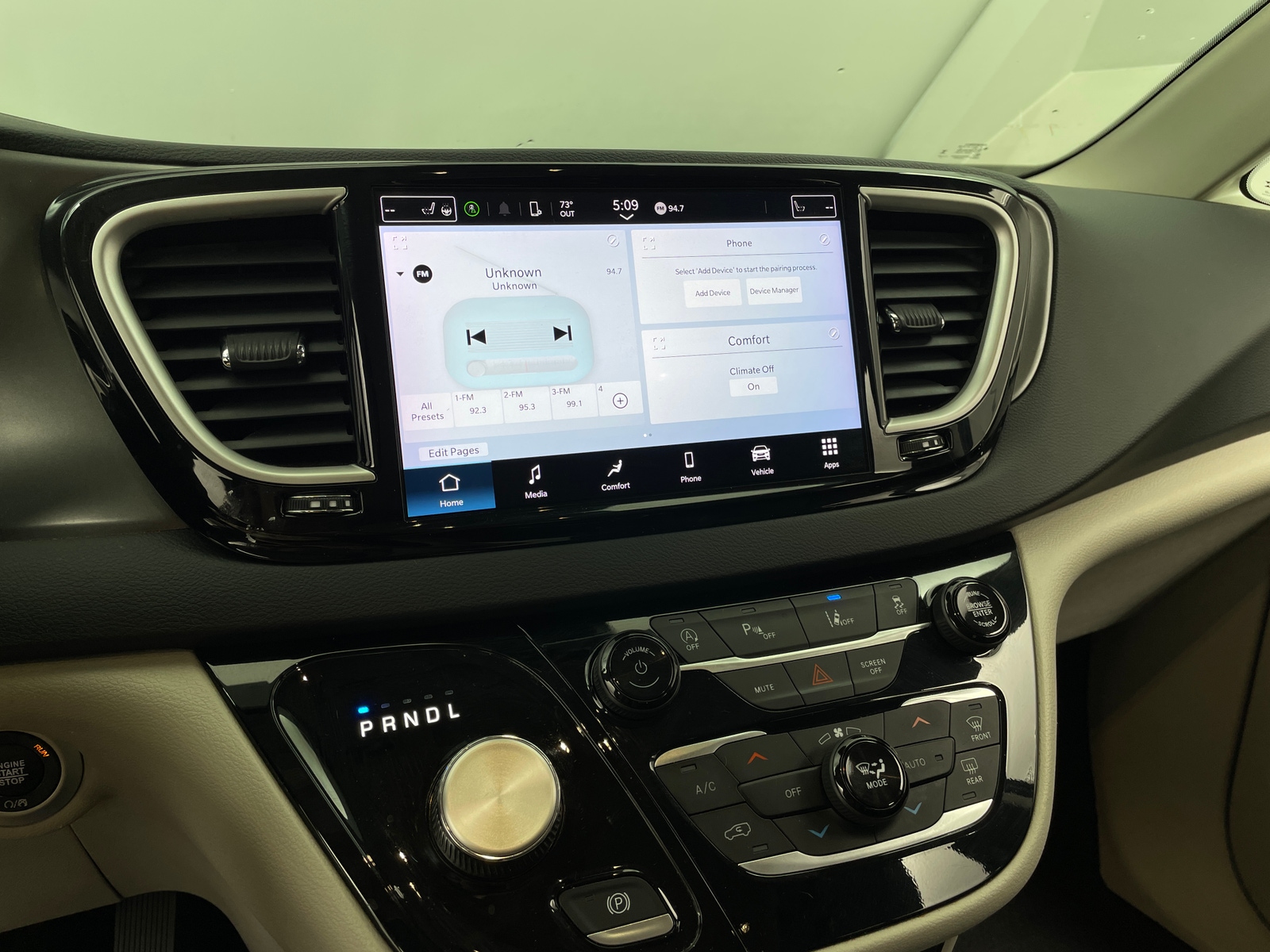 Thumbnail: 2023 Chrysler Pacifica - 3