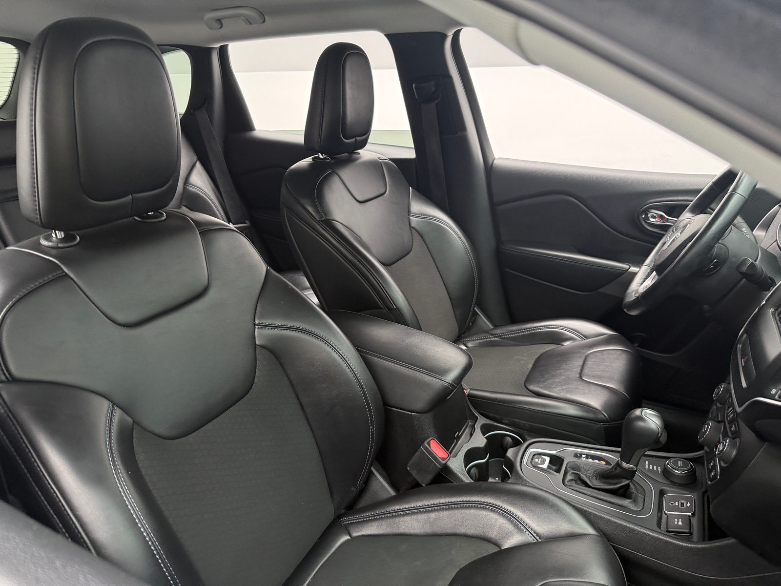 Thumbnail: 2019 Jeep Cherokee - 2