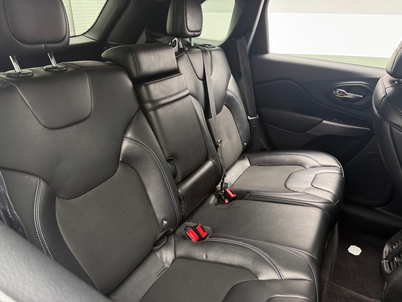 Thumbnail: 2019 Jeep Cherokee - 6