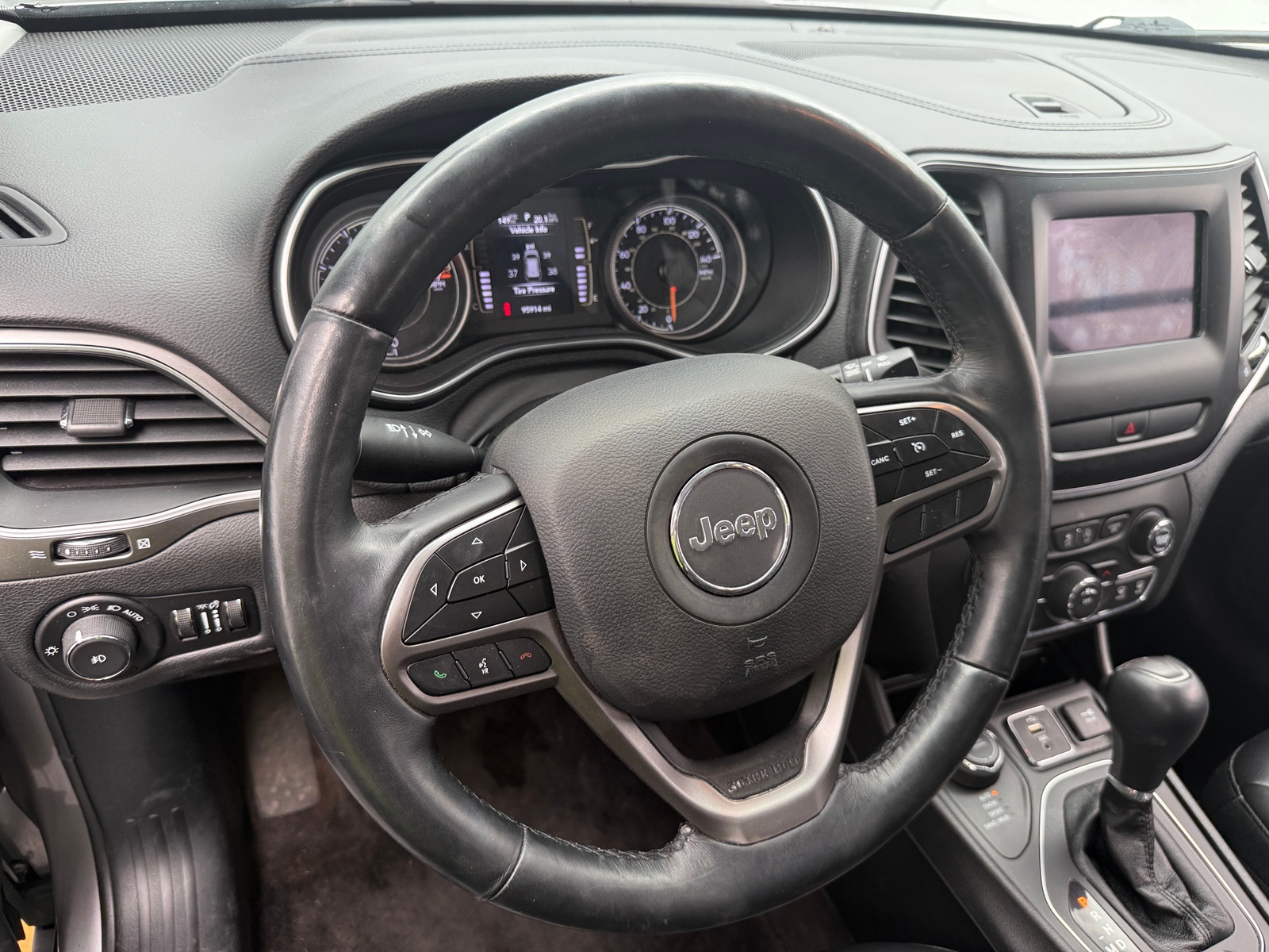 Thumbnail: 2019 Jeep Cherokee - 5