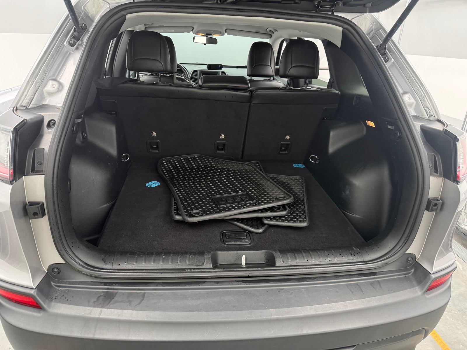 Thumbnail: 2019 Jeep Cherokee - 7