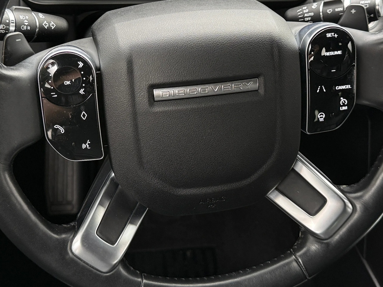 Thumbnail: 2020 Land Rover Discovery - 4