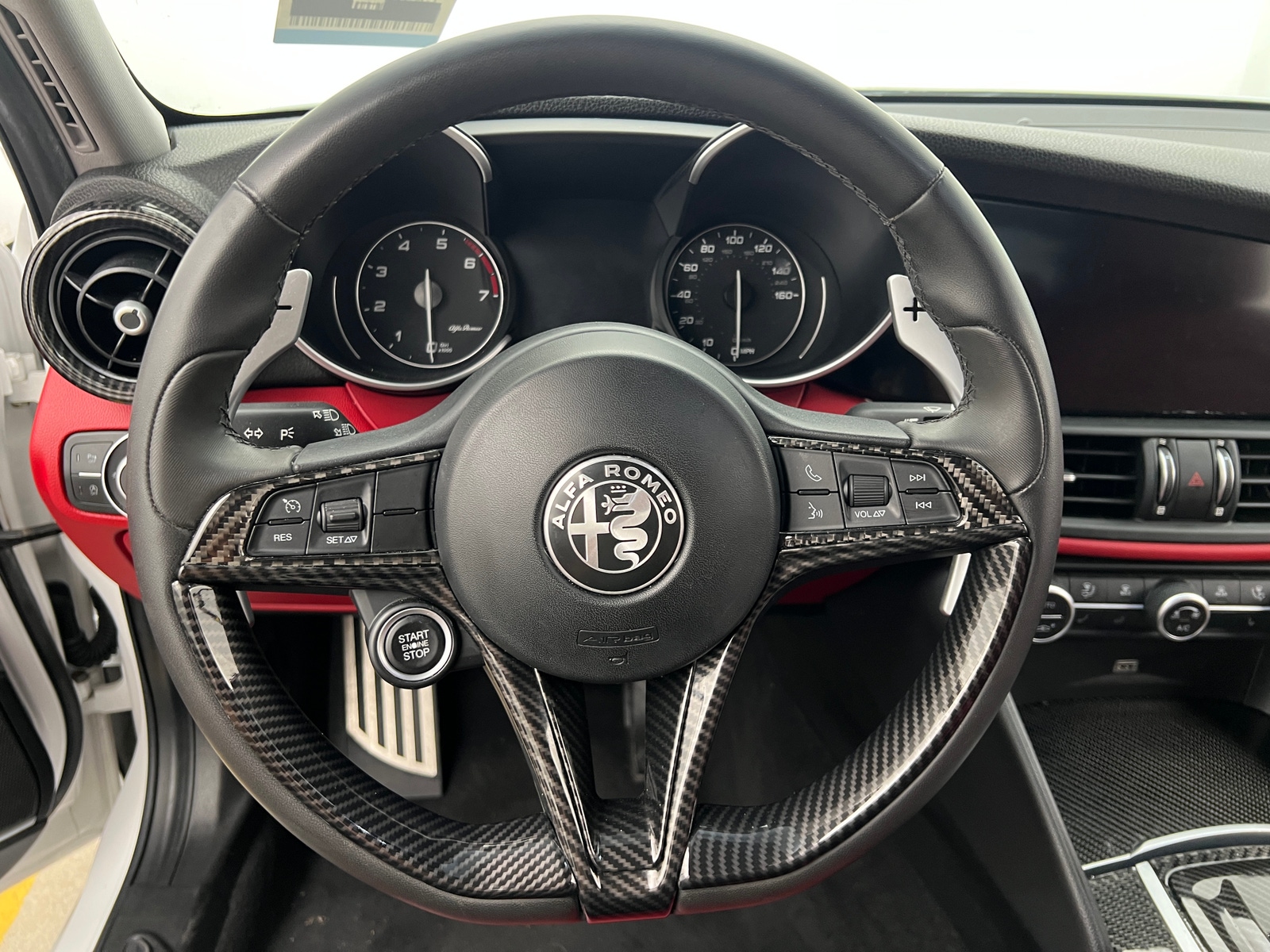 Thumbnail: 2019 Alfa Romeo Giulia - 4