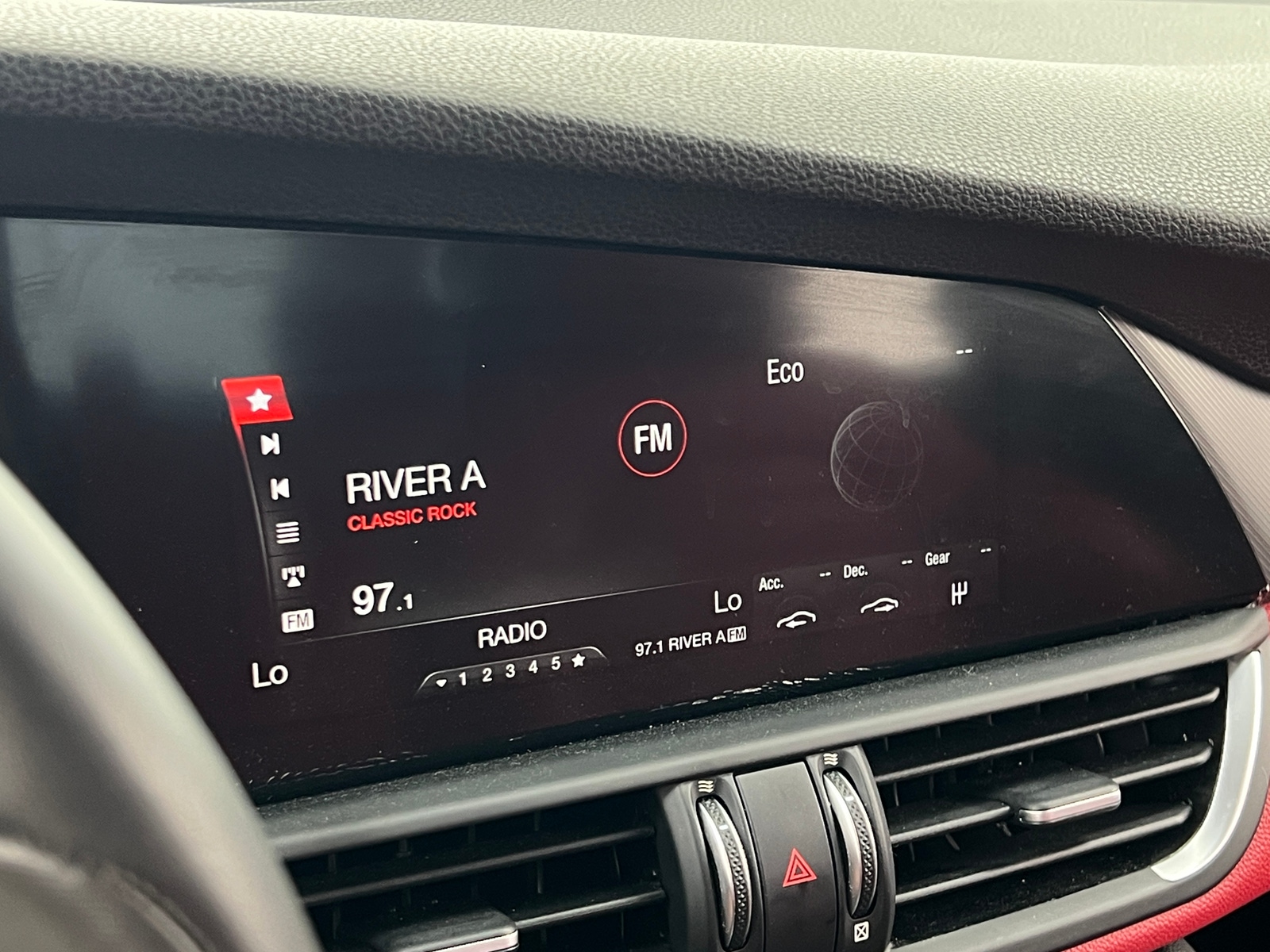 Thumbnail: 2019 Alfa Romeo Giulia - 3