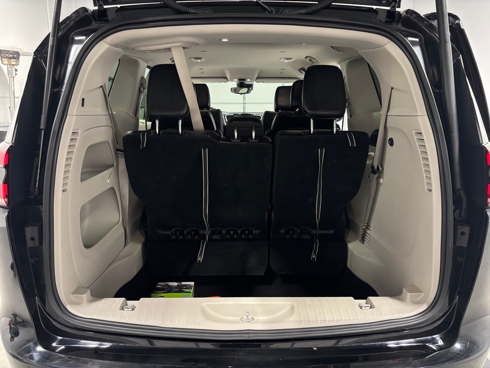 Thumbnail: 2024 Chrysler Pacifica - 6