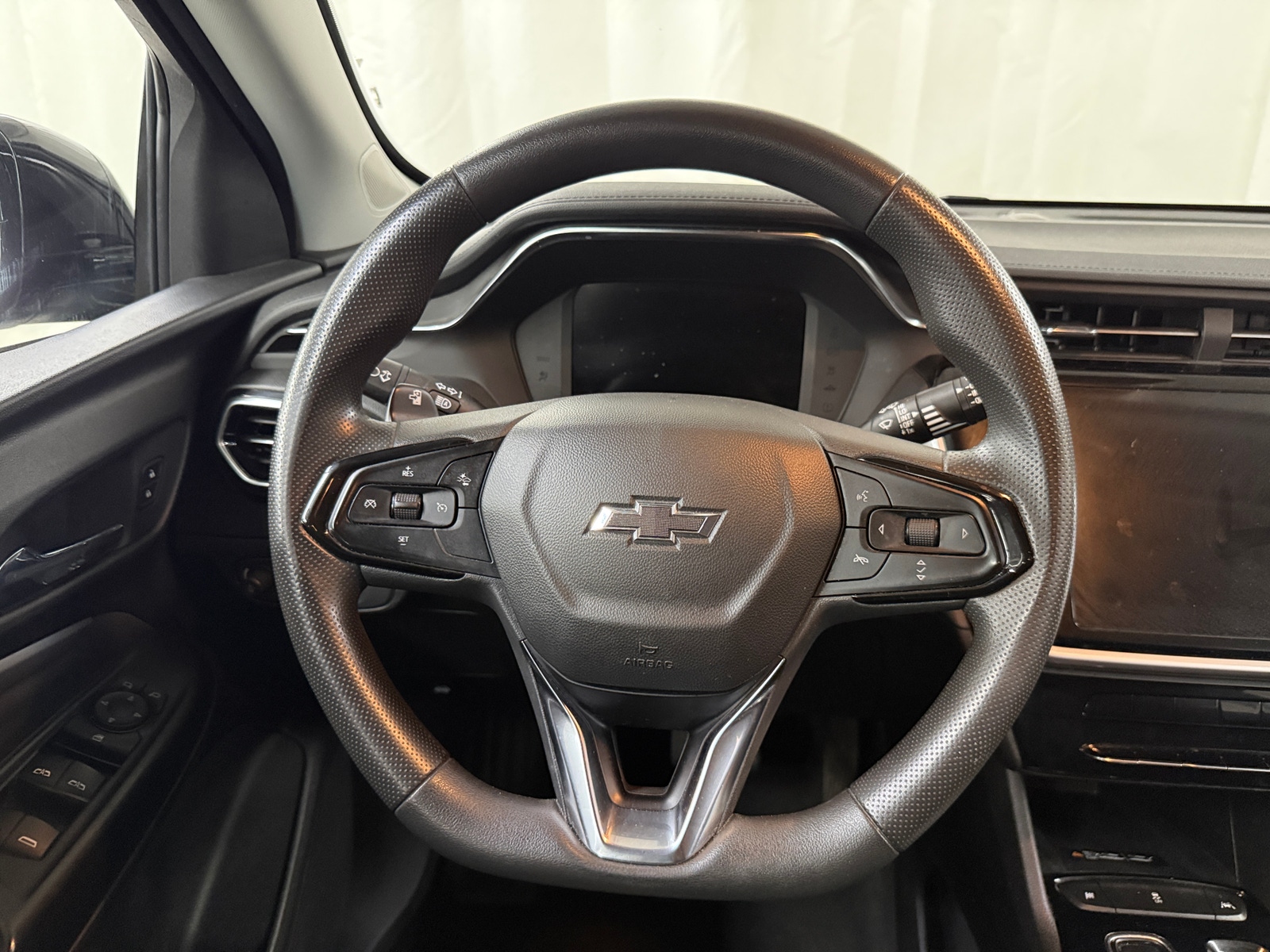 Thumbnail: 2023 Chevrolet Bolt EUV - 5