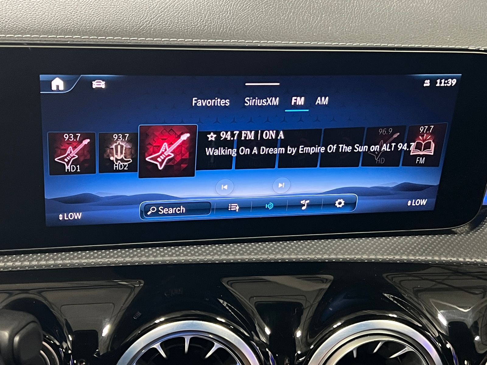 Thumbnail: 2025 Mercedes-Benz CLA - 3