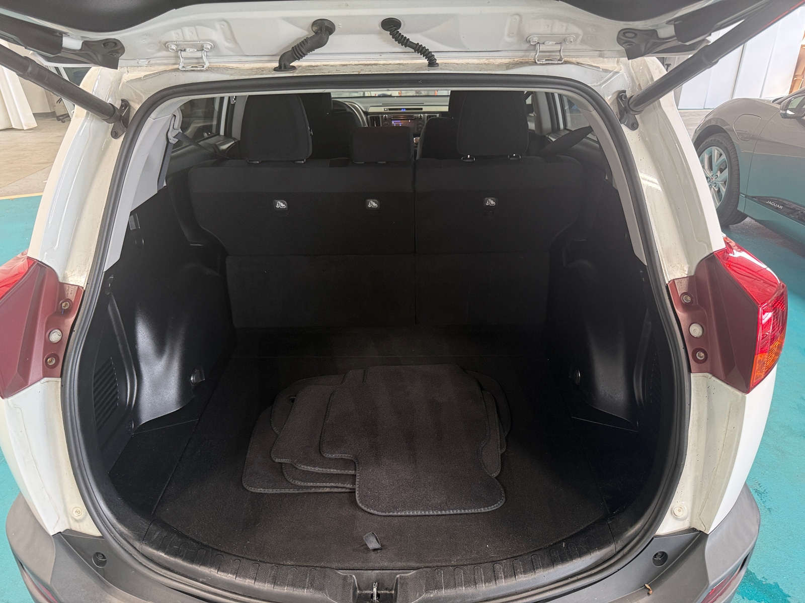 Thumbnail: 2015 Toyota RAV4 - 7