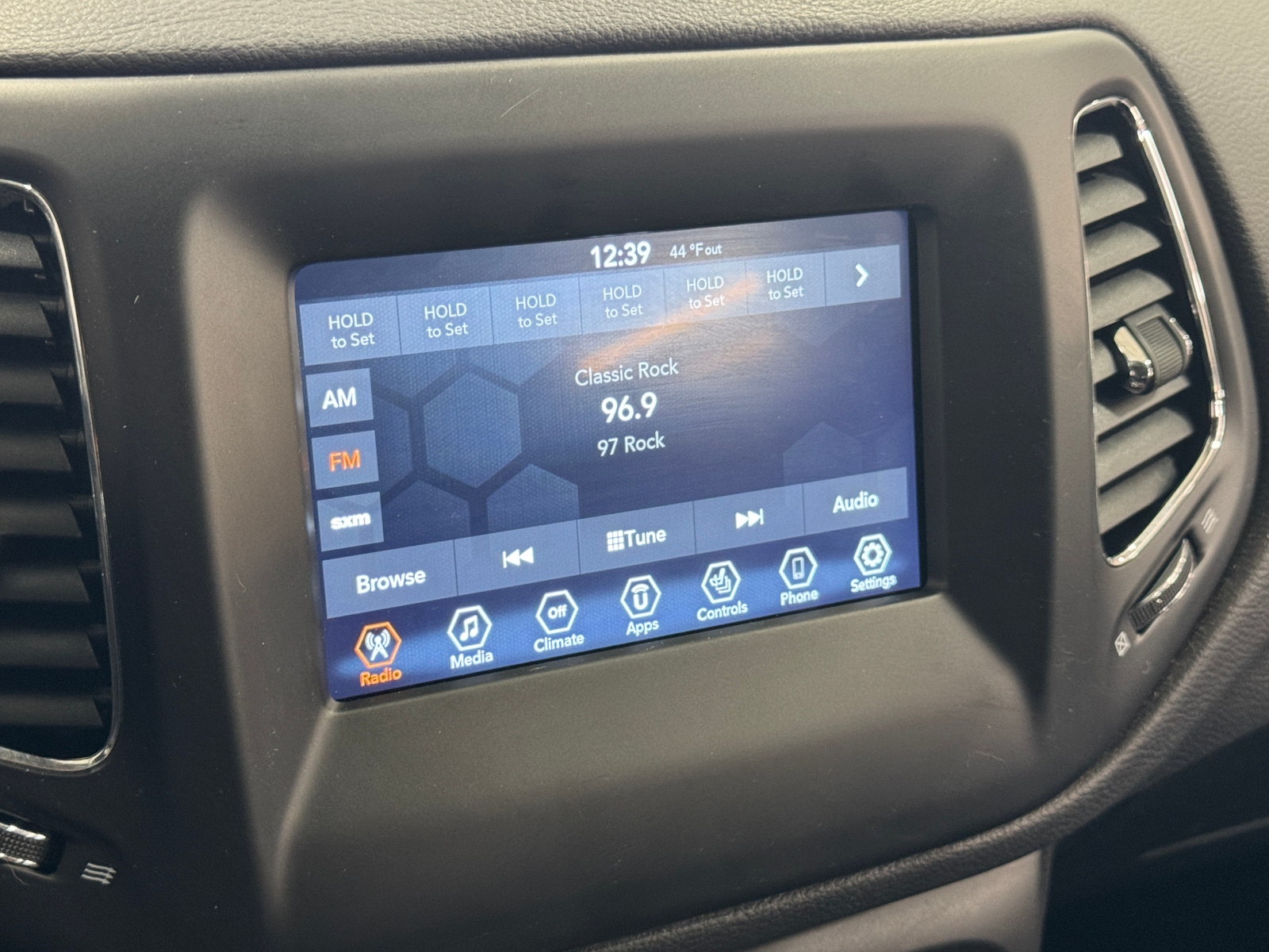 Thumbnail: 2020 Jeep Compass - 3