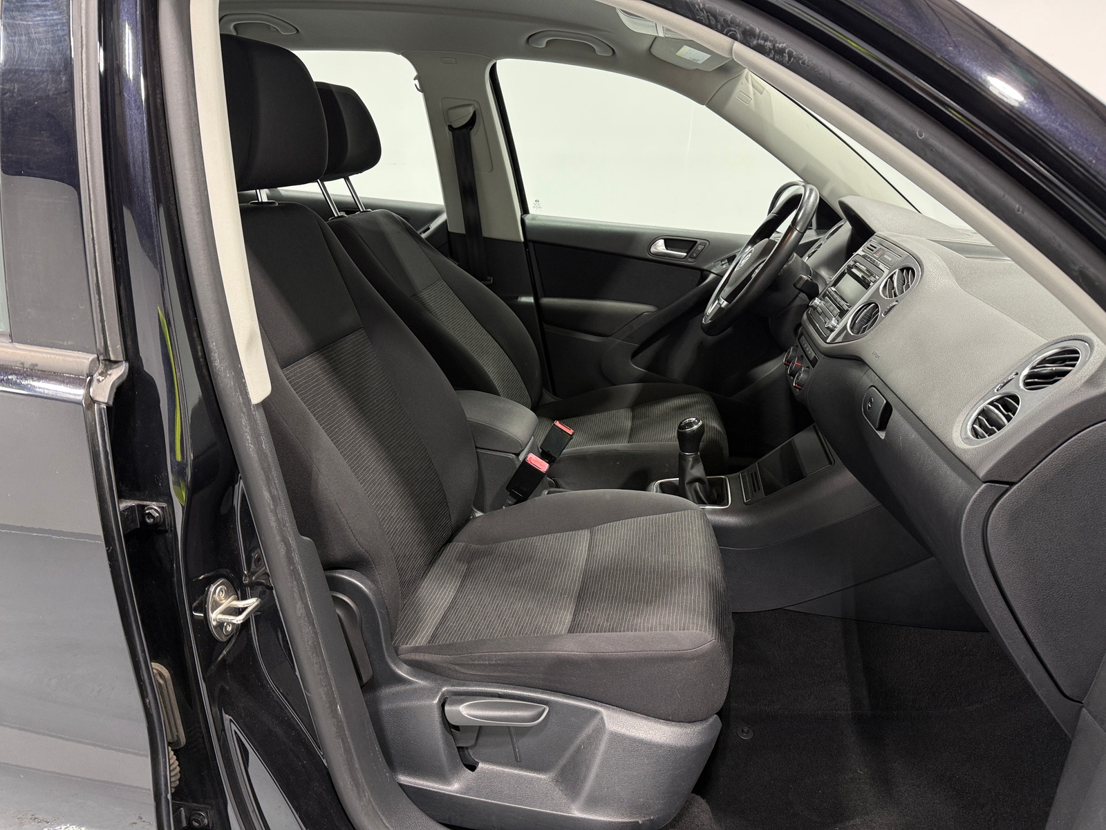 Thumbnail: 2014 Volkswagen Tiguan - 2