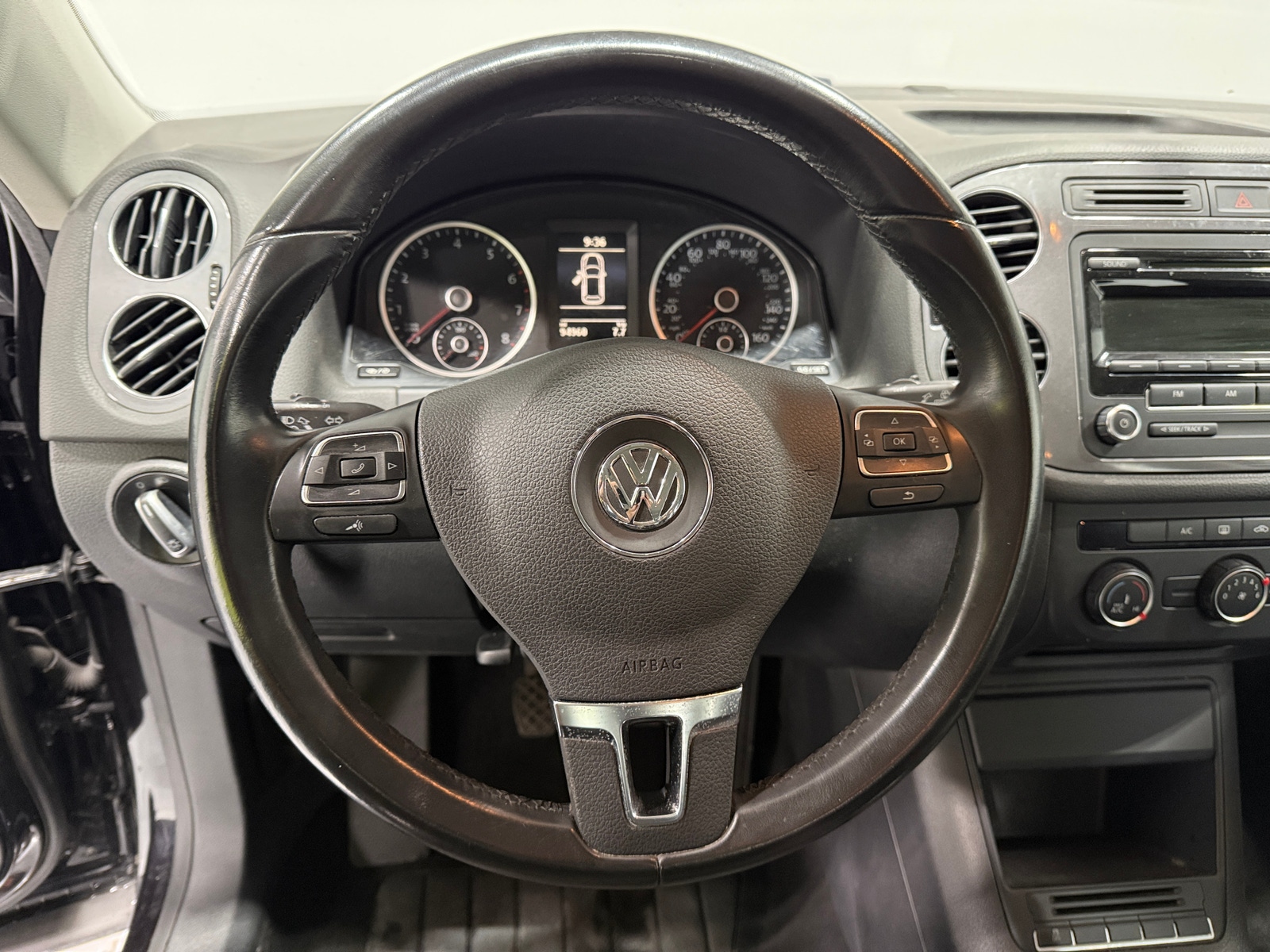 Thumbnail: 2014 Volkswagen Tiguan - 5