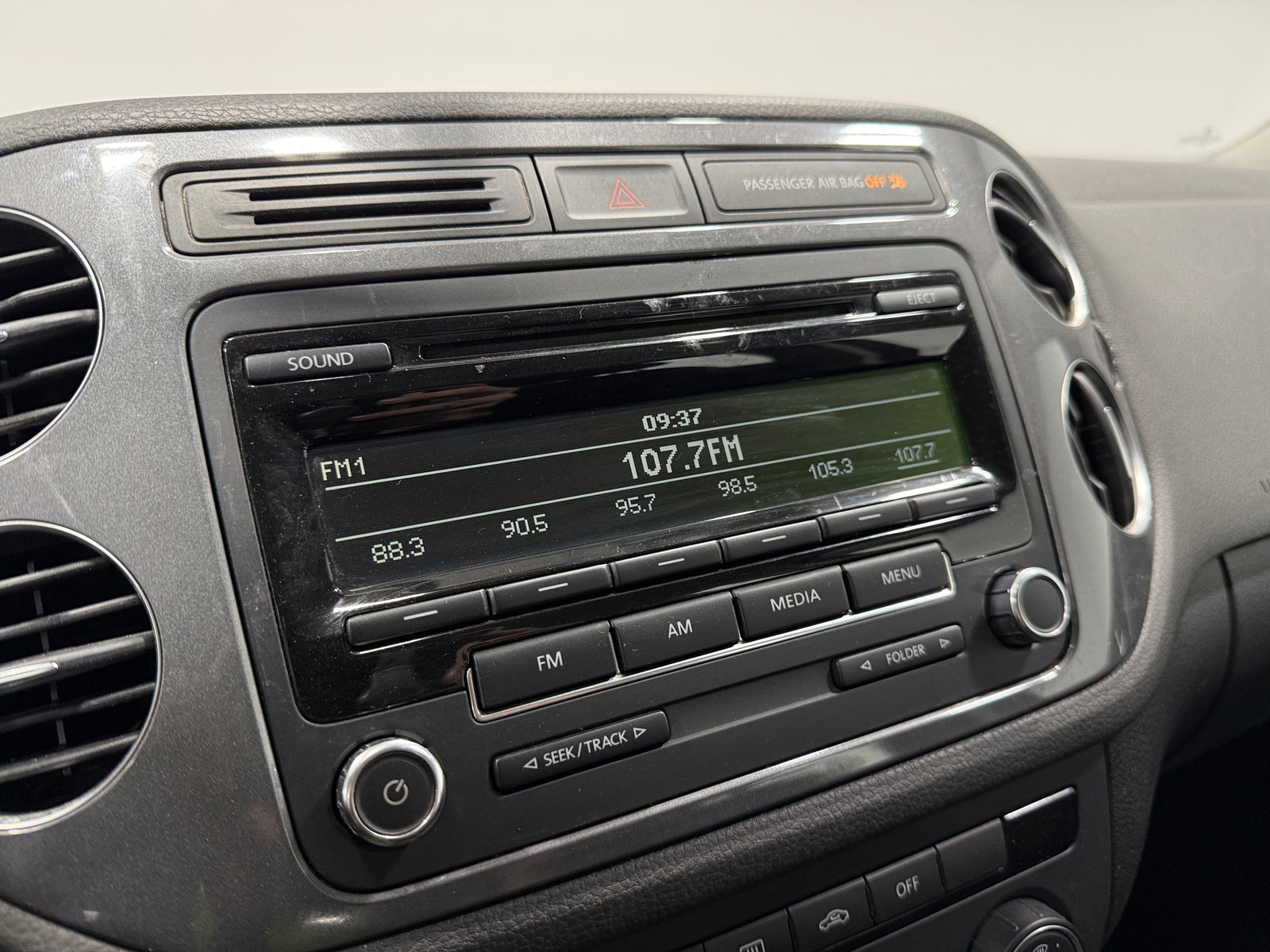 Thumbnail: 2014 Volkswagen Tiguan - 4