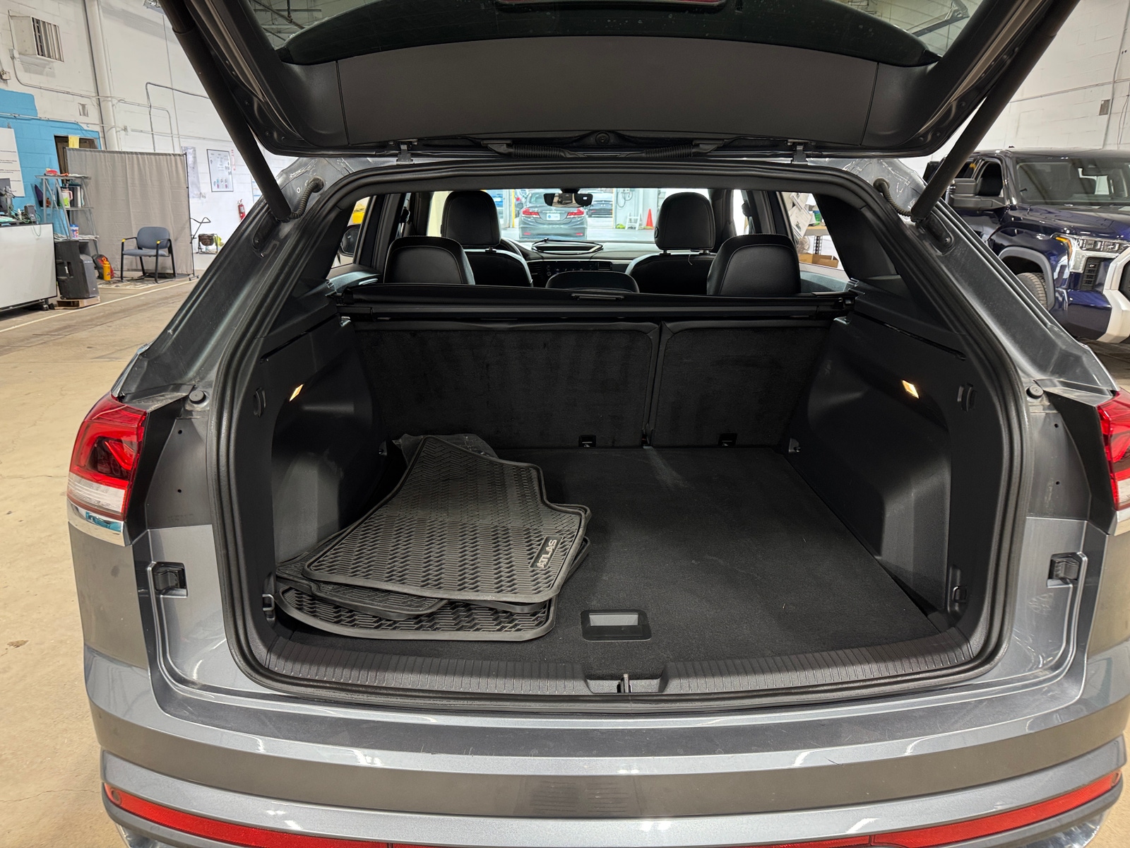 Thumbnail: 2021 Volkswagen Atlas - 6