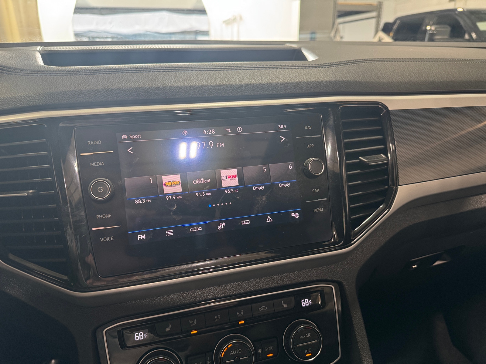 Thumbnail: 2021 Volkswagen Atlas - 3