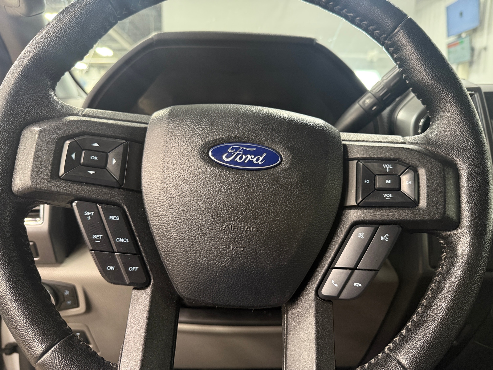 Thumbnail: 2019 Ford Econoline - 5