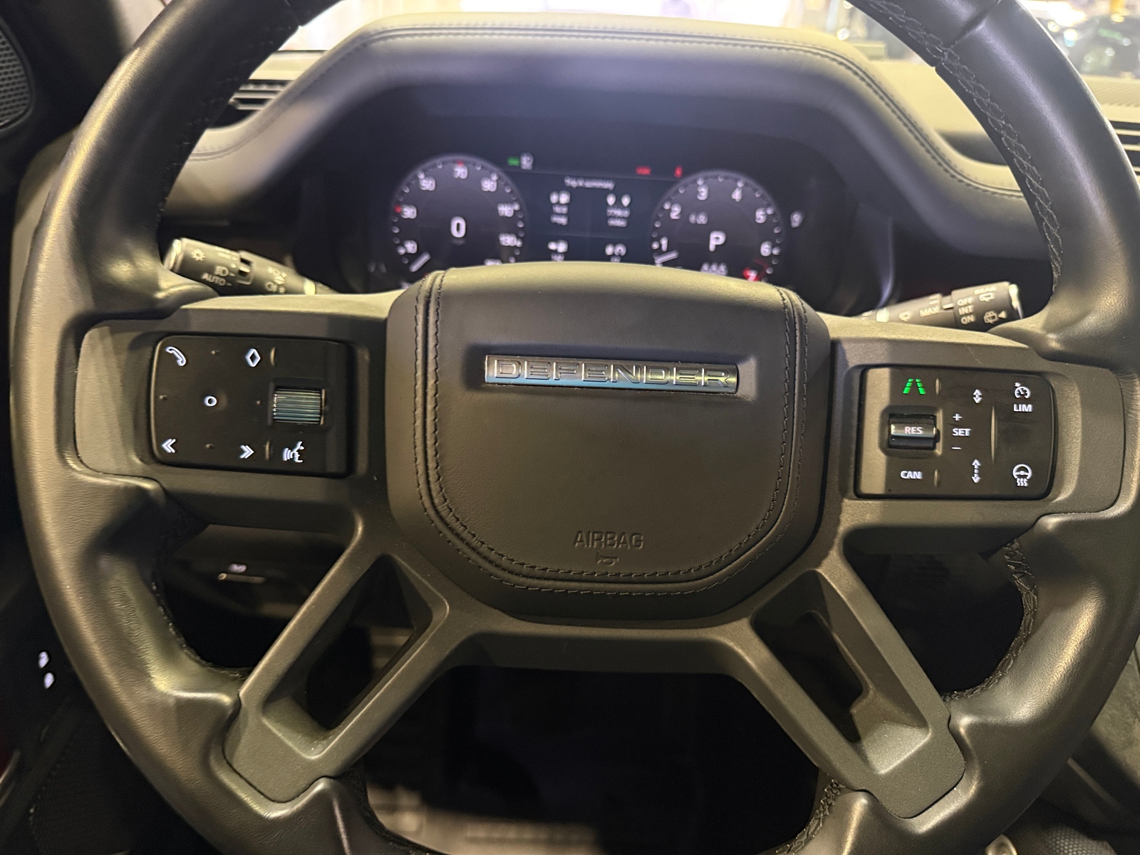 Thumbnail: 2023 Land Rover Defender - 4