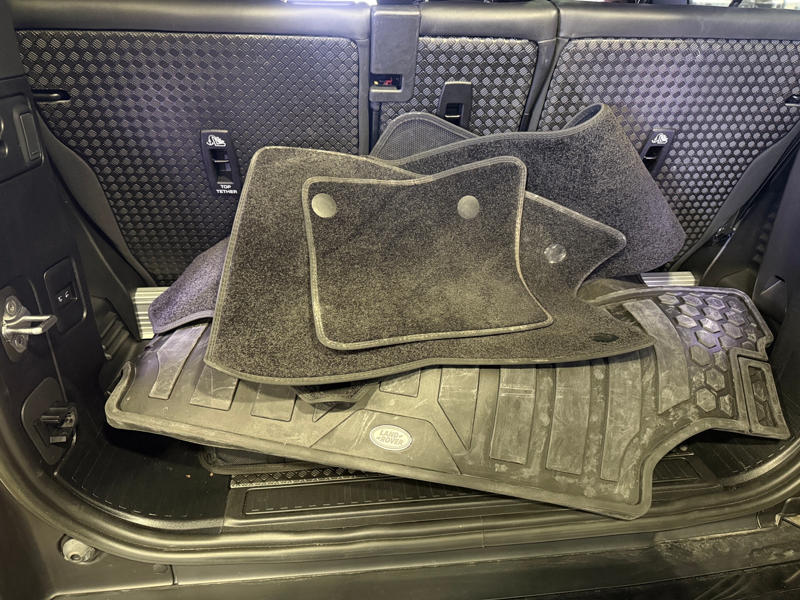 Thumbnail: 2023 Land Rover Defender - 6