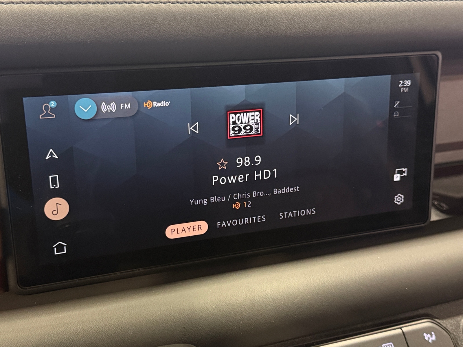 Thumbnail: 2023 Land Rover Defender - 3