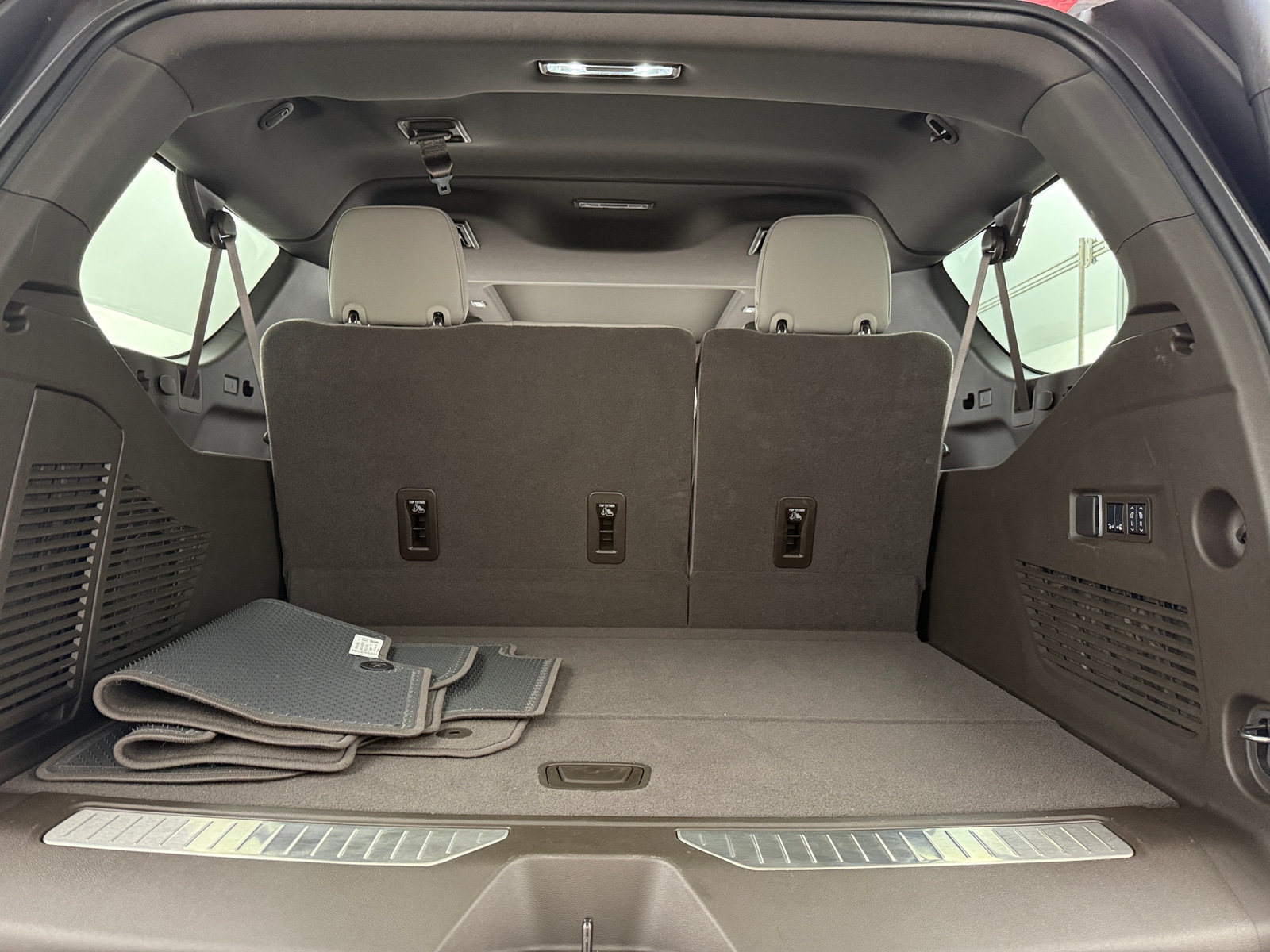 Thumbnail: 2025 Chevrolet Suburban - 6