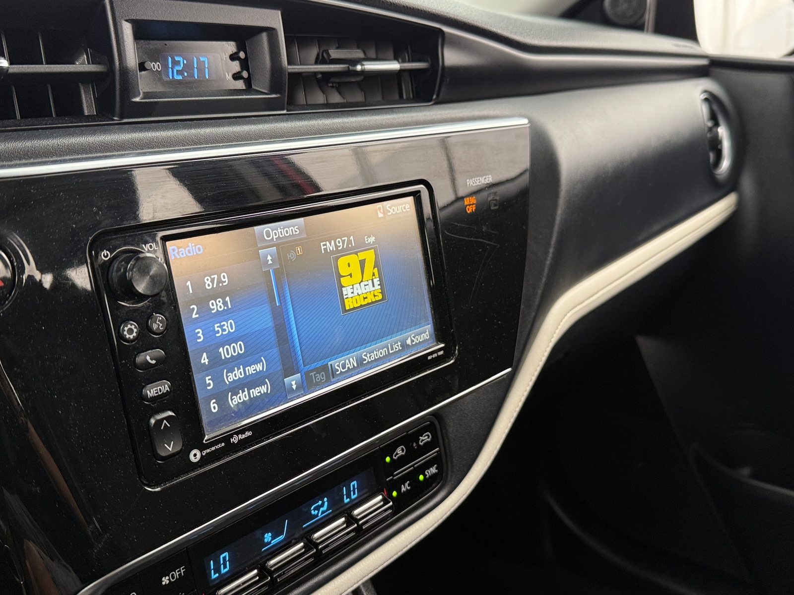 Thumbnail: 2017 Toyota Corolla iM - 4