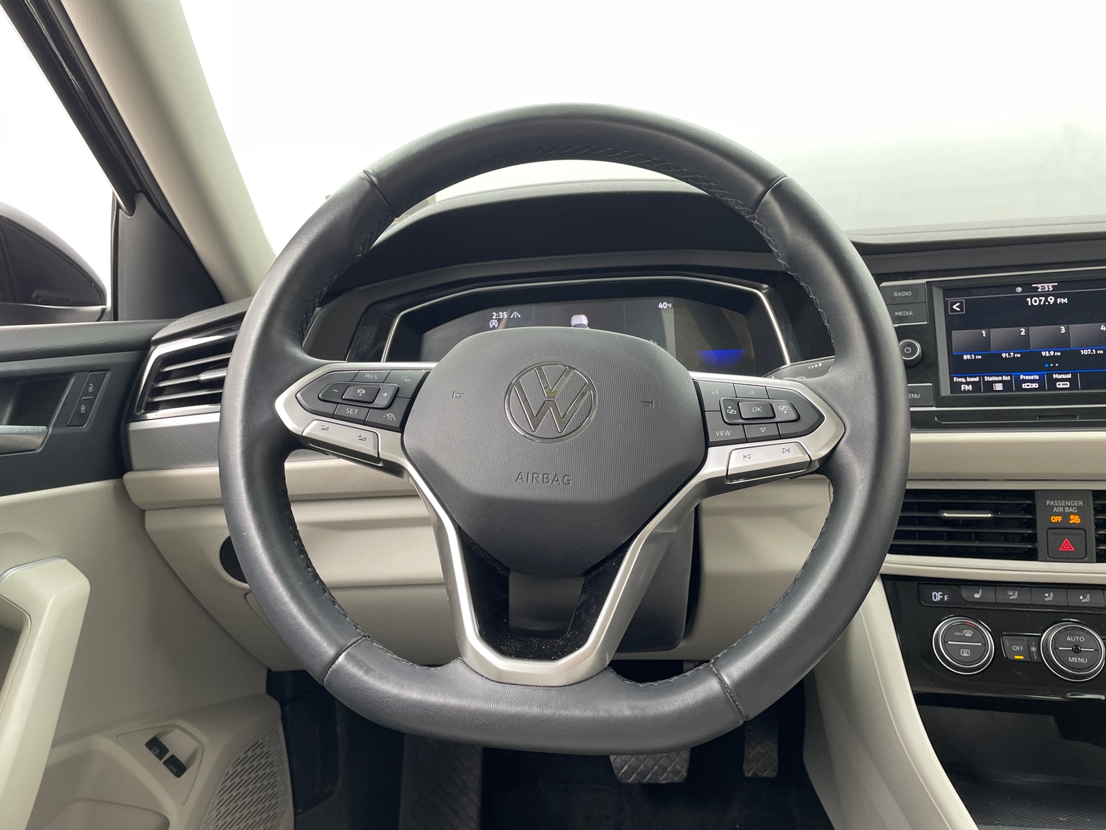 Thumbnail: 2023 Volkswagen Jetta - 4