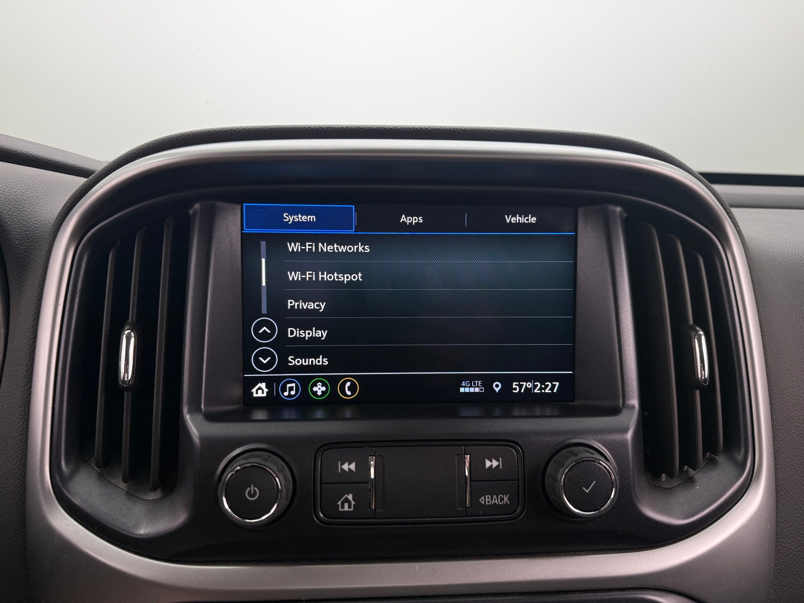 Thumbnail: 2022 Chevrolet Colorado - 4