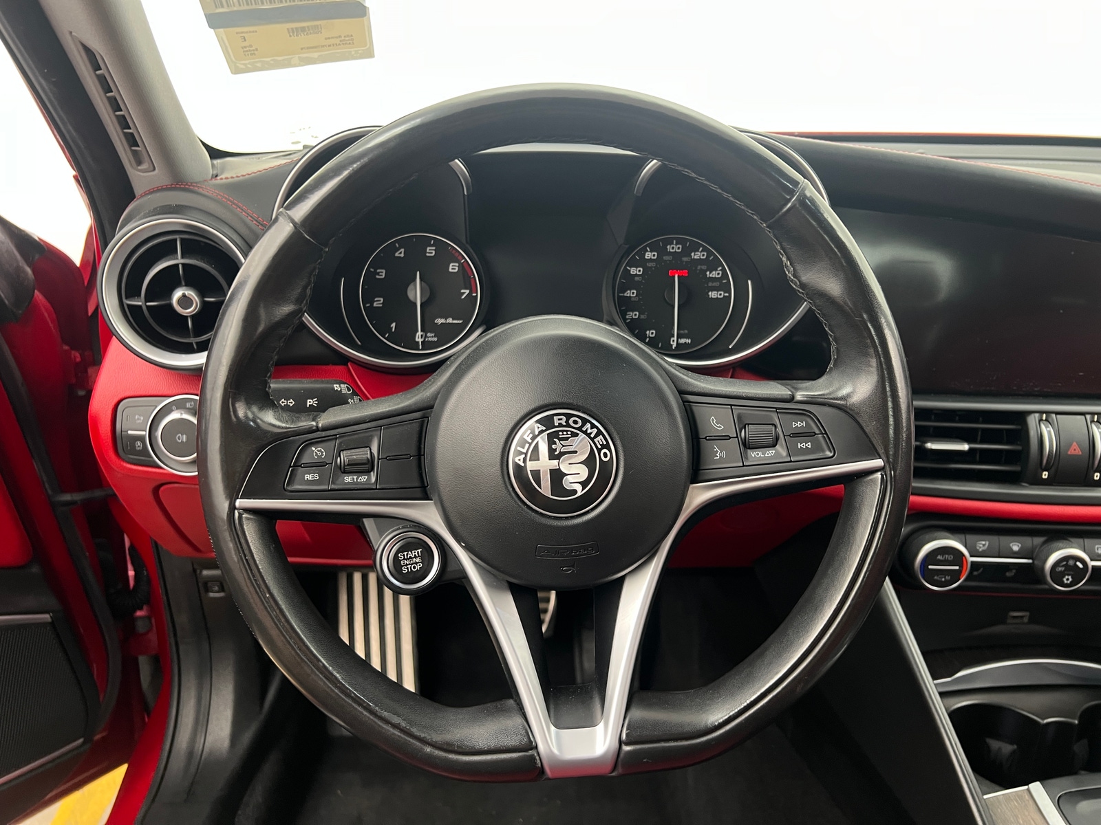 Thumbnail: 2017 Alfa Romeo Giulia - 4