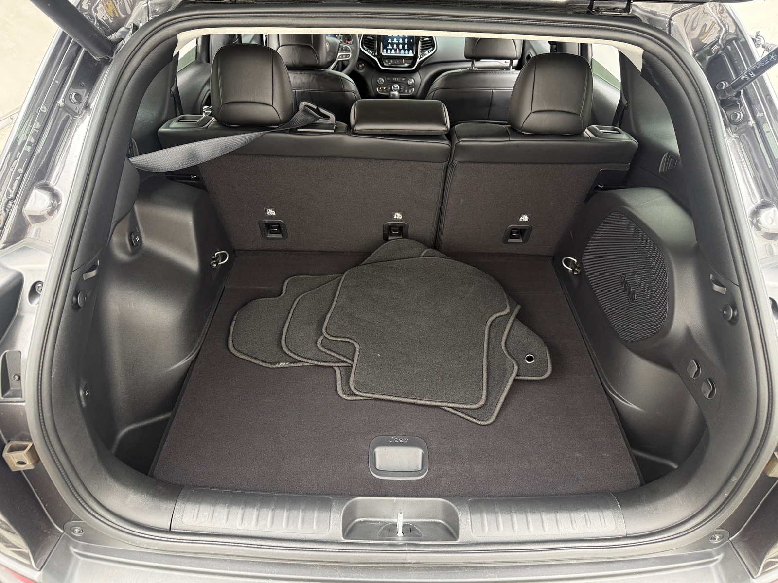 Thumbnail: 2022 Jeep Cherokee - 6