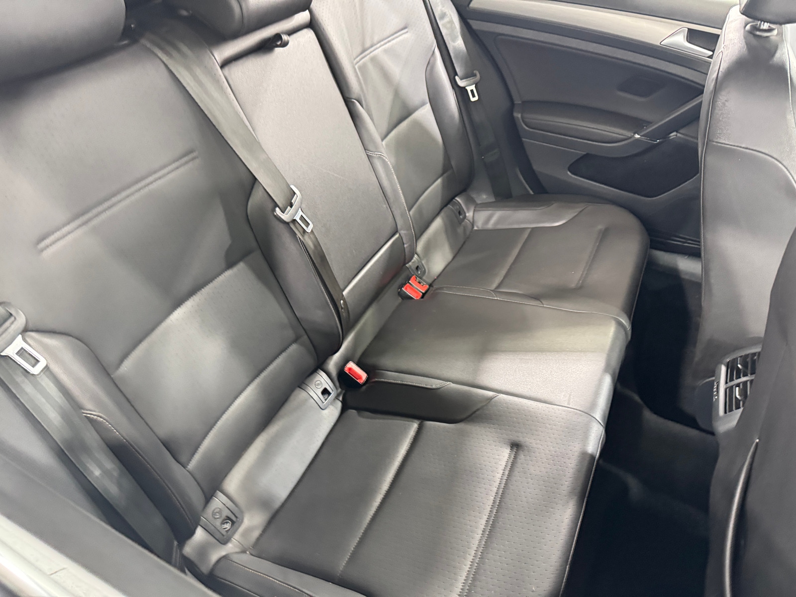 Thumbnail: 2015 Volkswagen e-Golf - 5