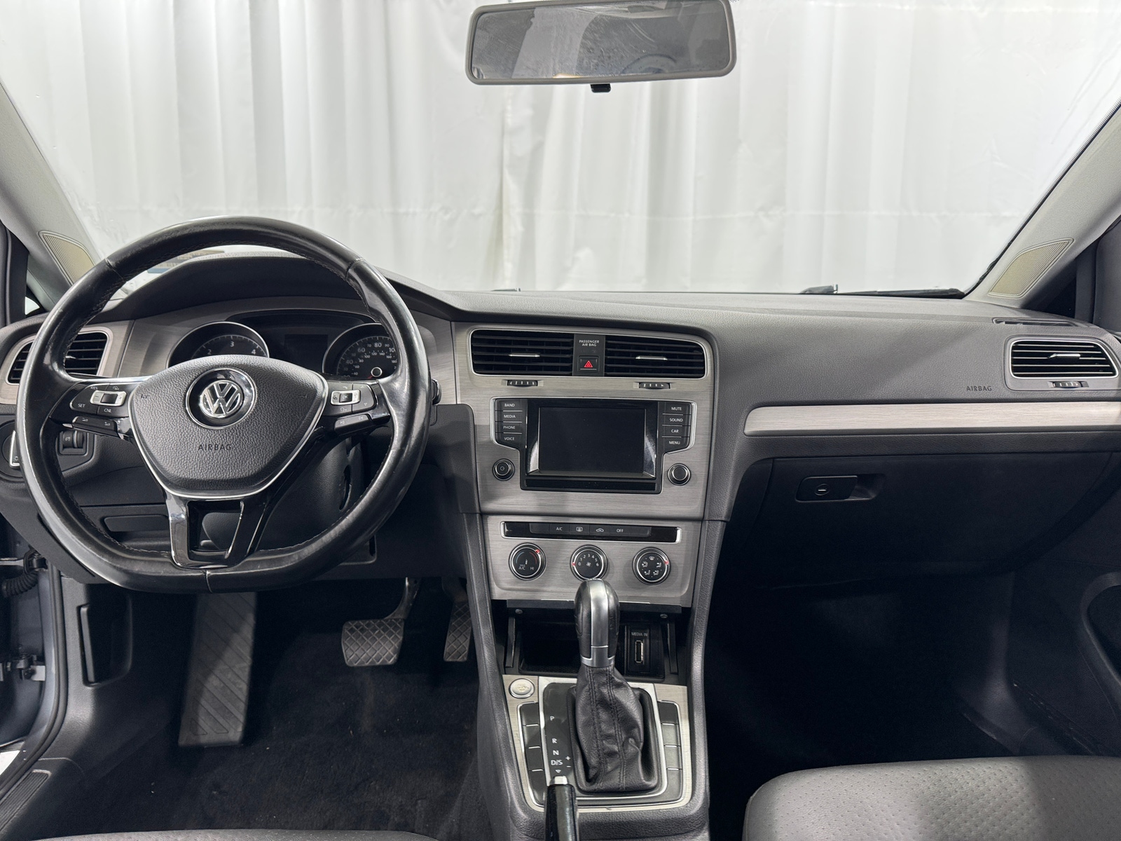 Thumbnail: 2015 Volkswagen e-Golf - 2