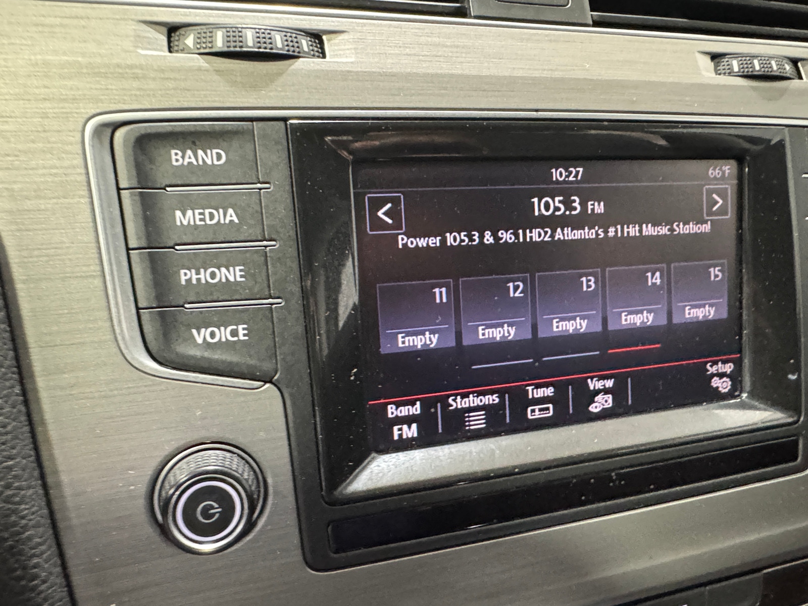 Thumbnail: 2015 Volkswagen e-Golf - 3