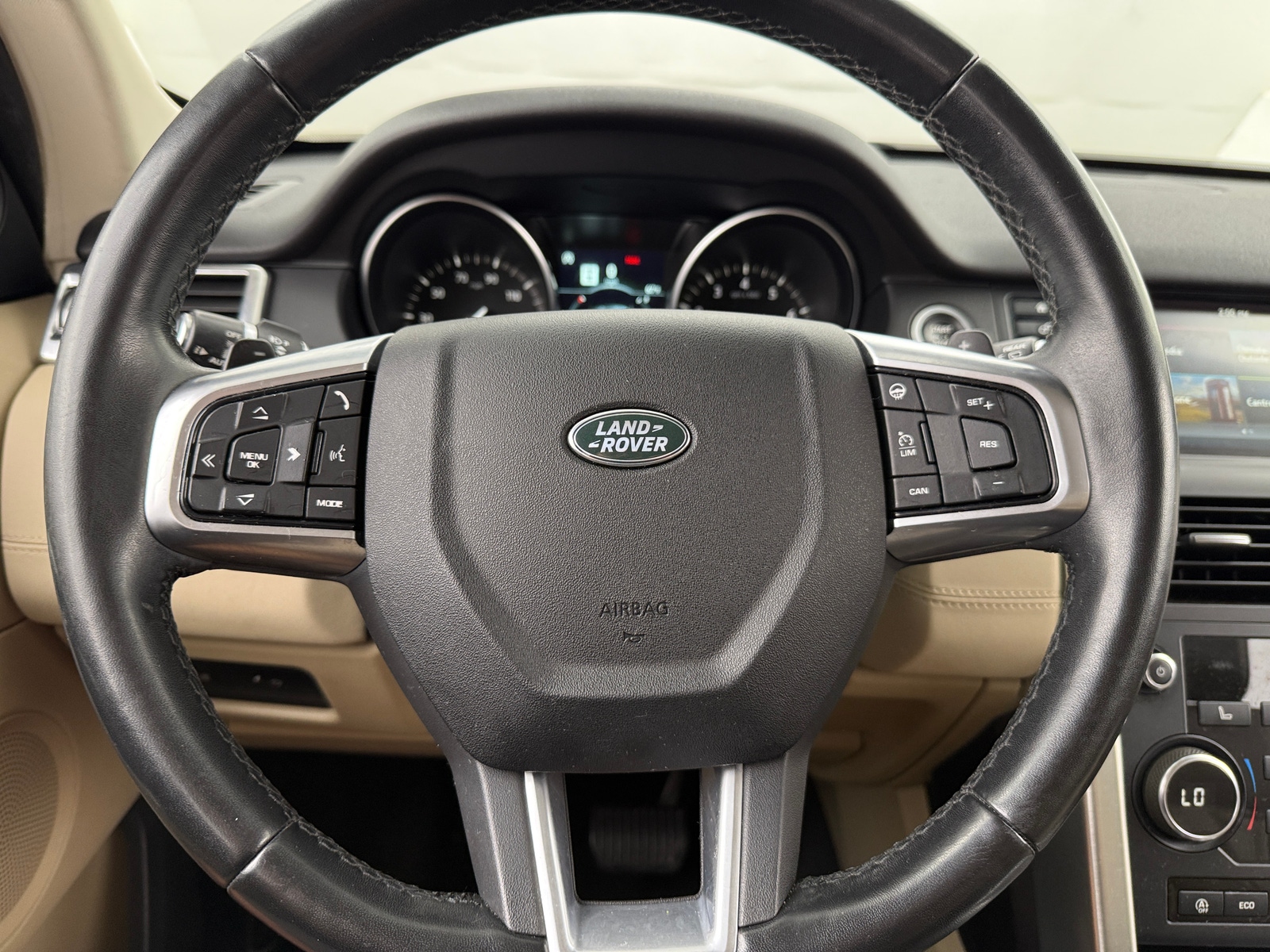 Thumbnail: 2019 Land Rover Discovery Sport - 4