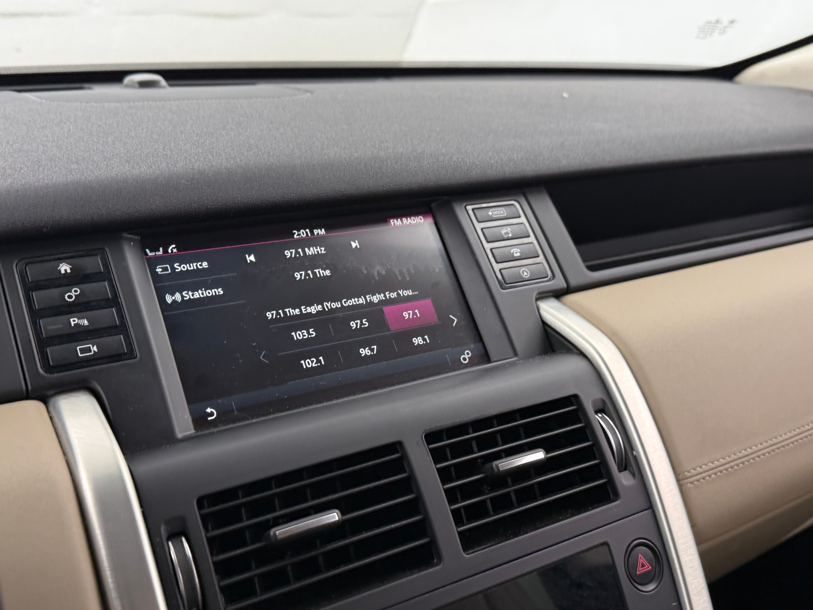 Thumbnail: 2019 Land Rover Discovery Sport - 3