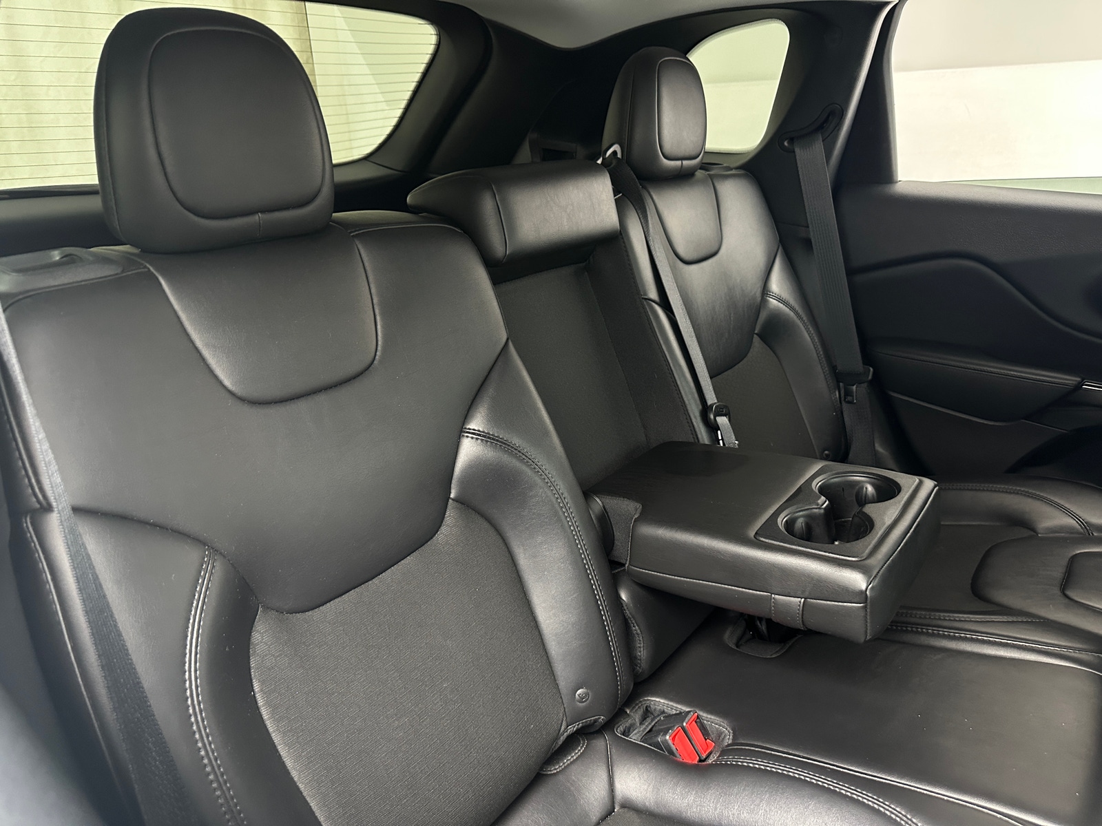 Thumbnail: 2019 Jeep Cherokee - 6