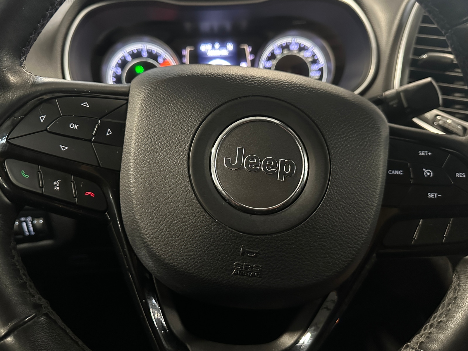 Thumbnail: 2019 Jeep Cherokee - 5