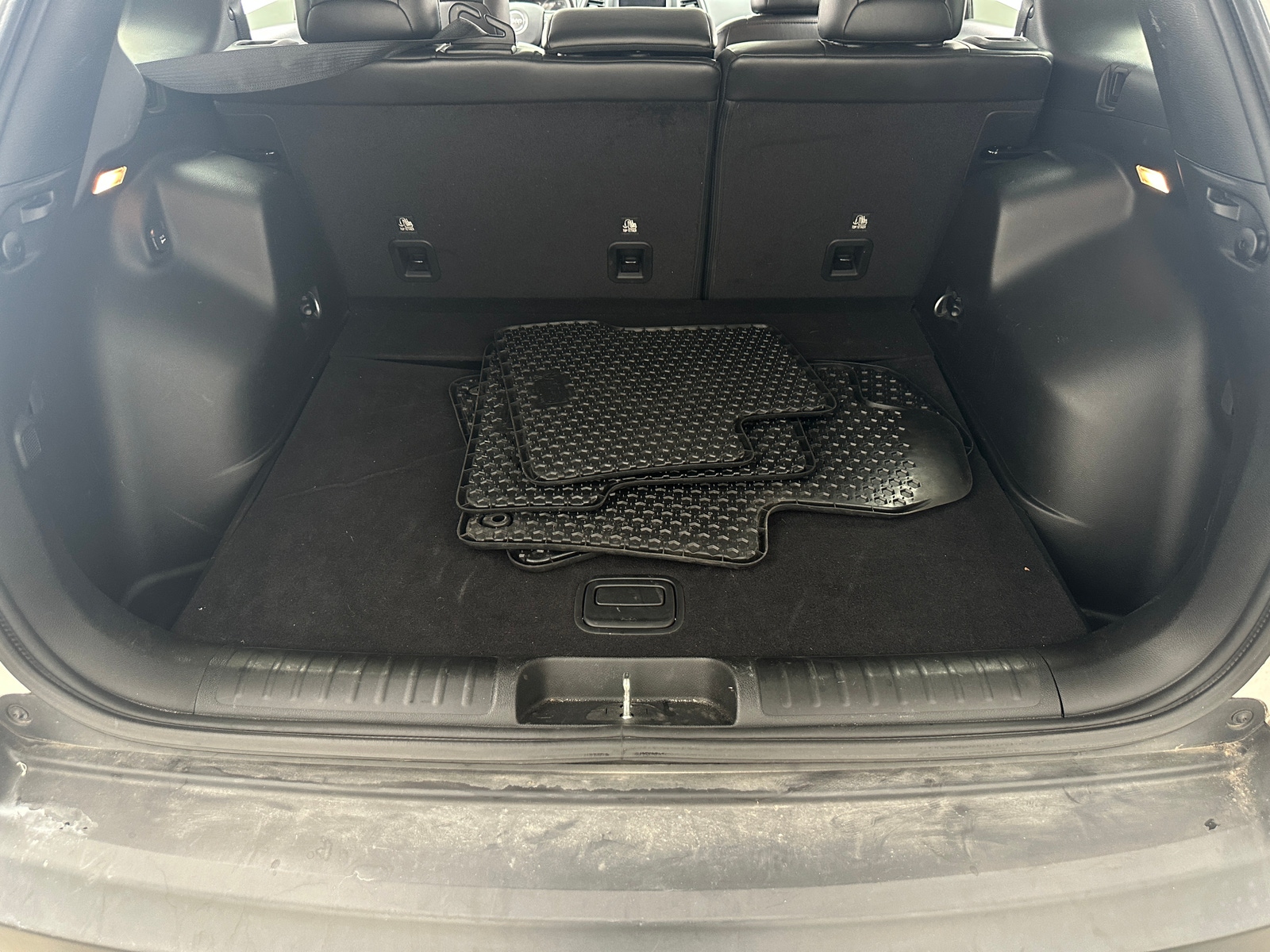 Thumbnail: 2019 Jeep Cherokee - 7