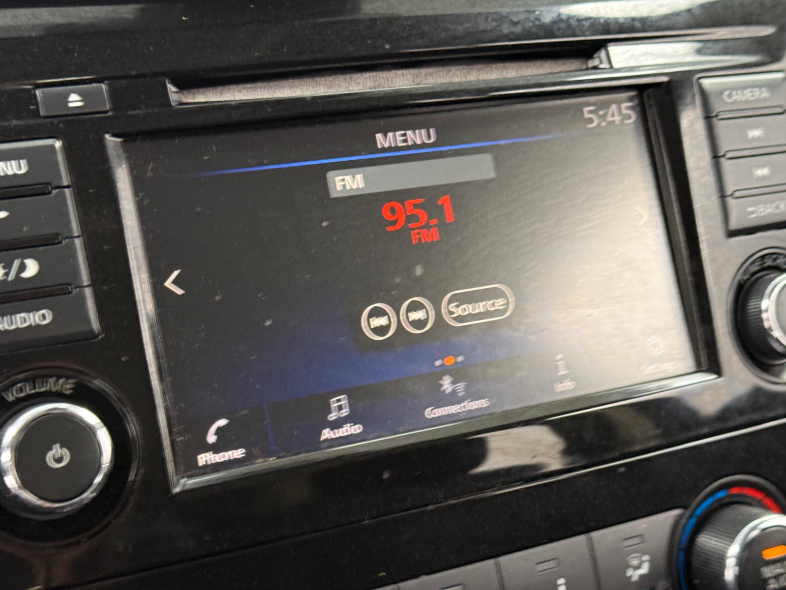 Thumbnail: 2022 Nissan Rogue Sport - 4