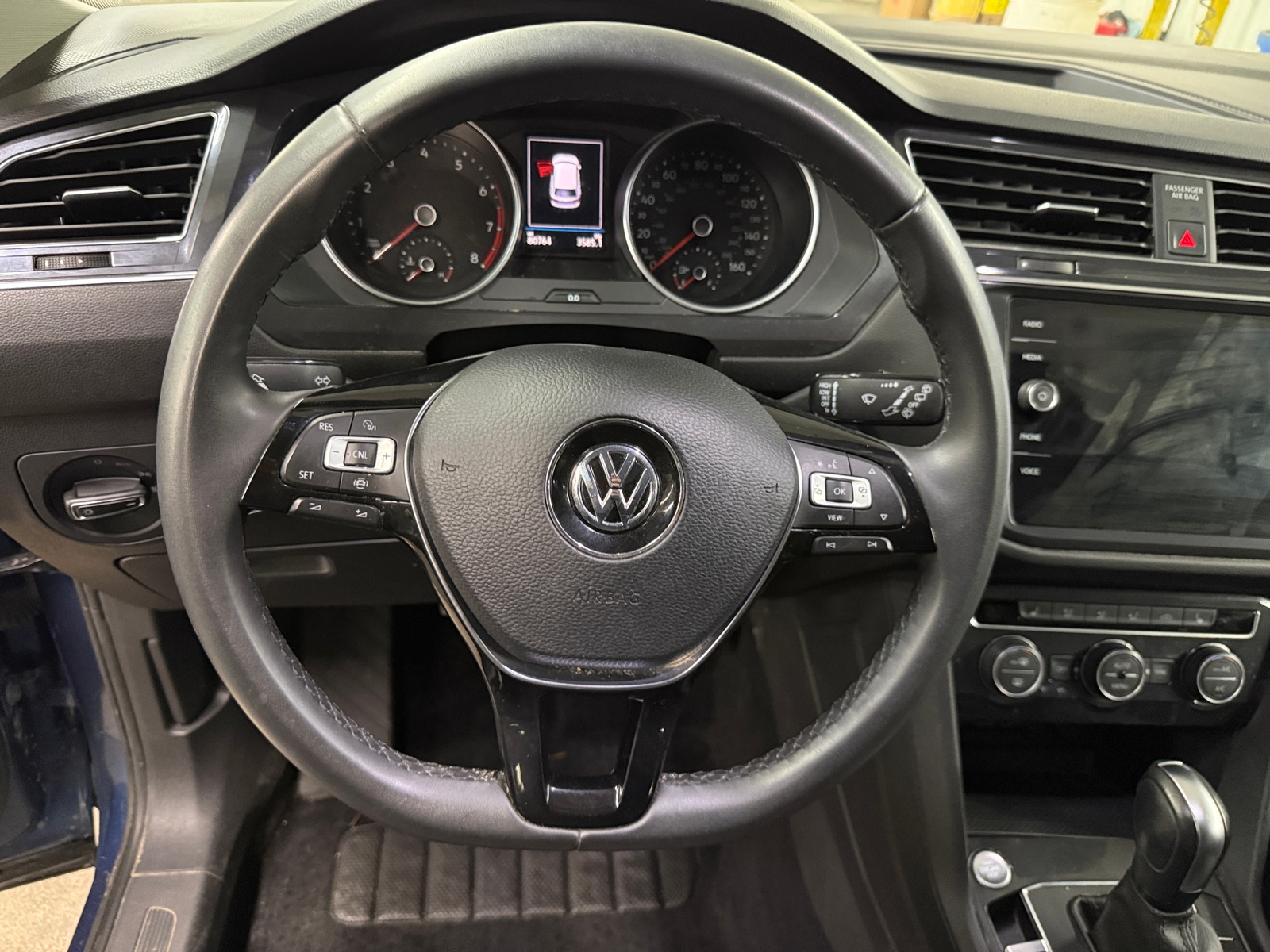 Thumbnail: 2020 Volkswagen Tiguan - 4