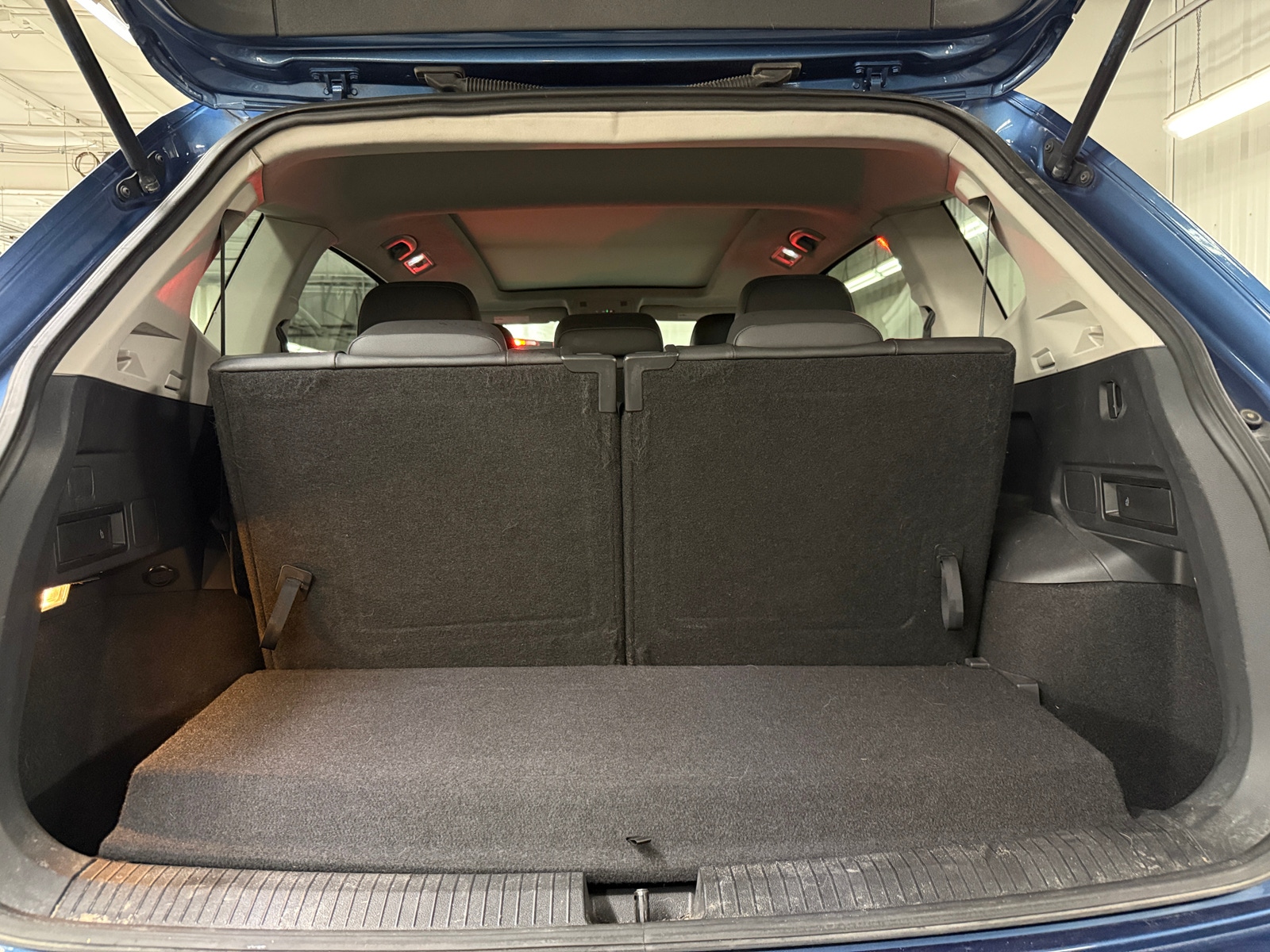 Thumbnail: 2020 Volkswagen Tiguan - 6