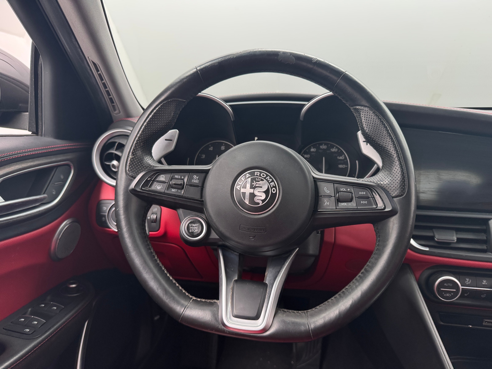 Thumbnail: 2021 Alfa Romeo Giulia - 4