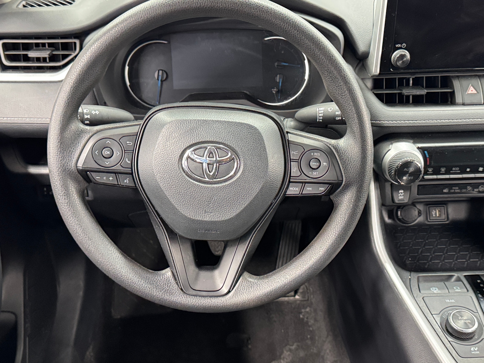 Thumbnail: 2025 Toyota RAV4 - 5