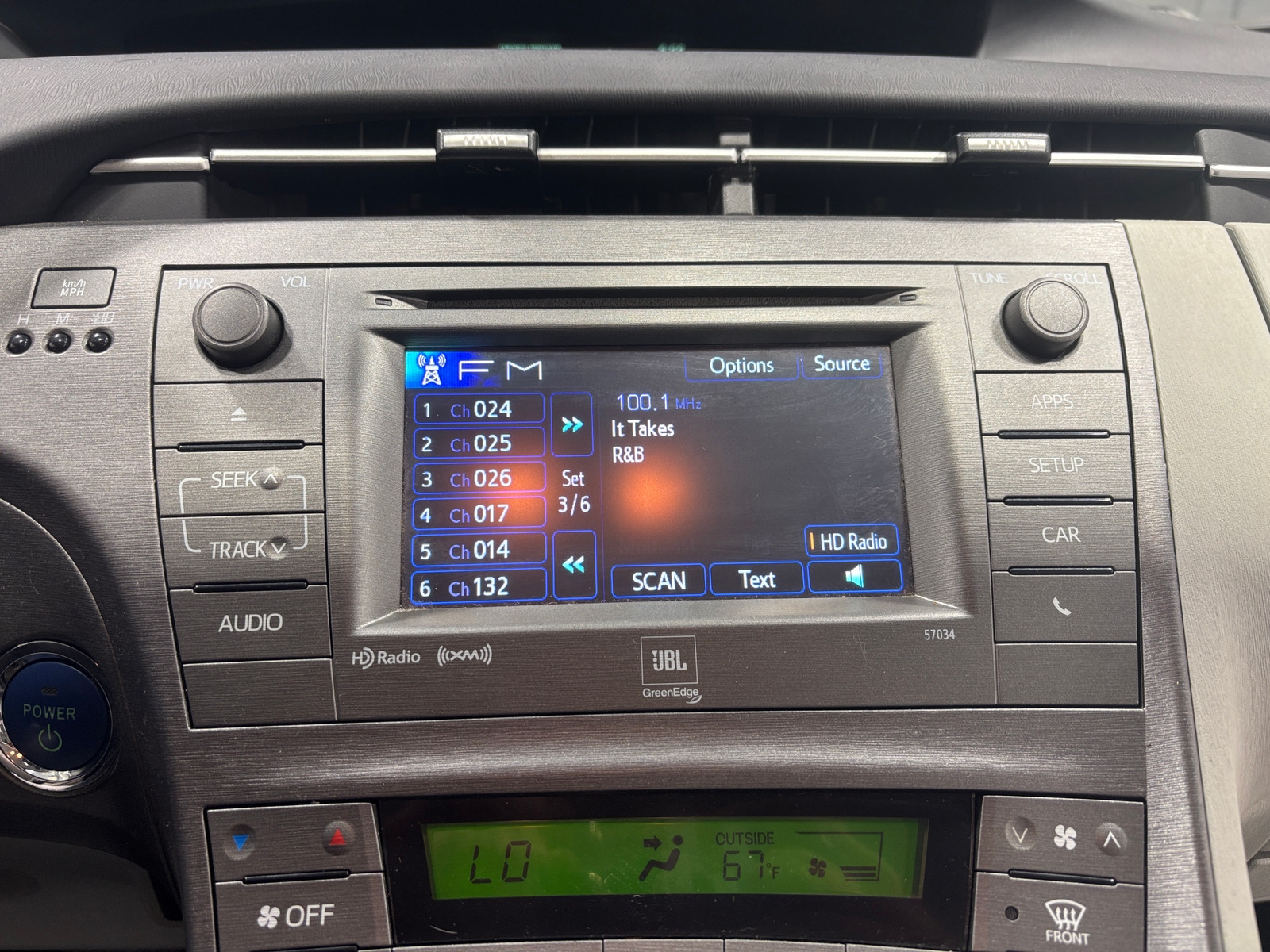 Thumbnail: 2015 Toyota Prius - 4