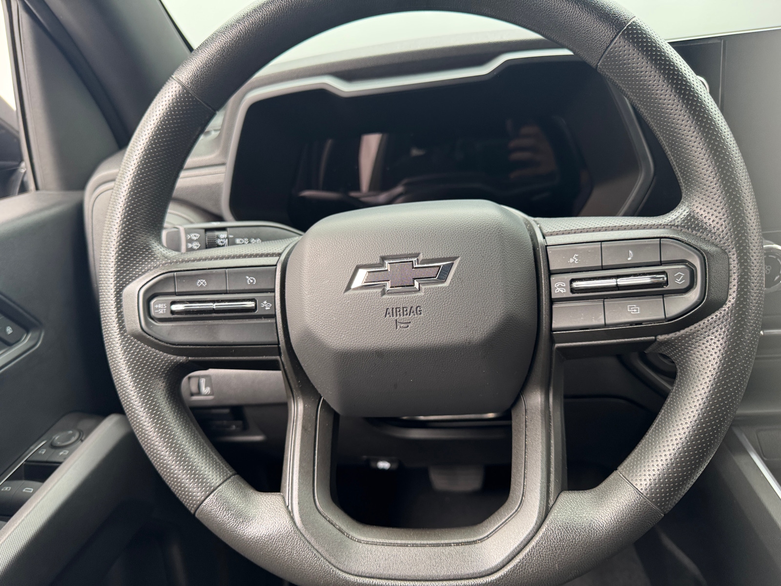 Thumbnail: 2024 Chevrolet Colorado - 5