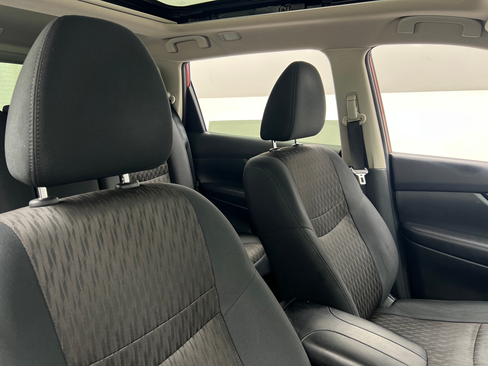 Thumbnail: 2019 Nissan Rogue - 2