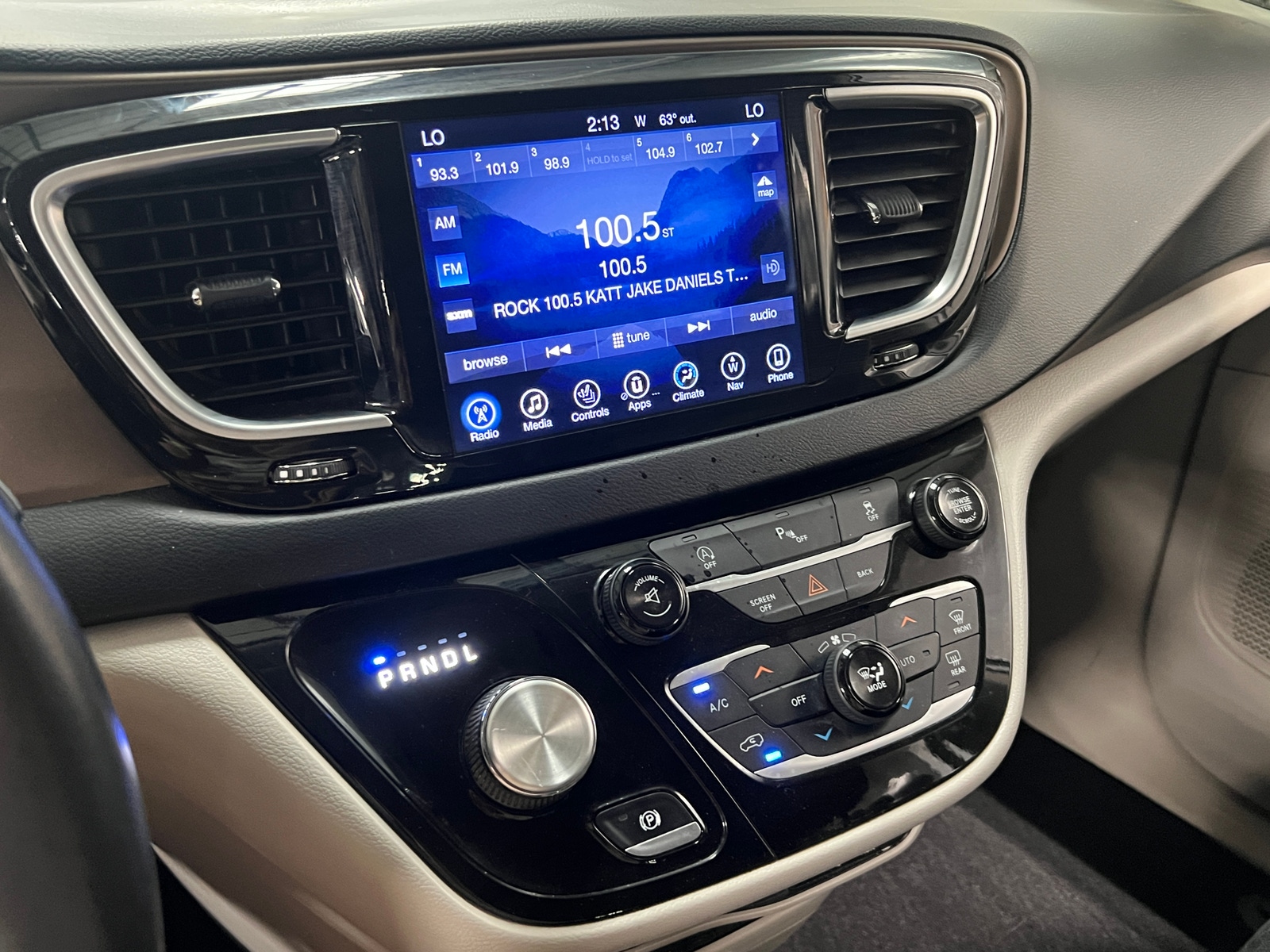 Thumbnail: 2017 Chrysler Pacifica - 3
